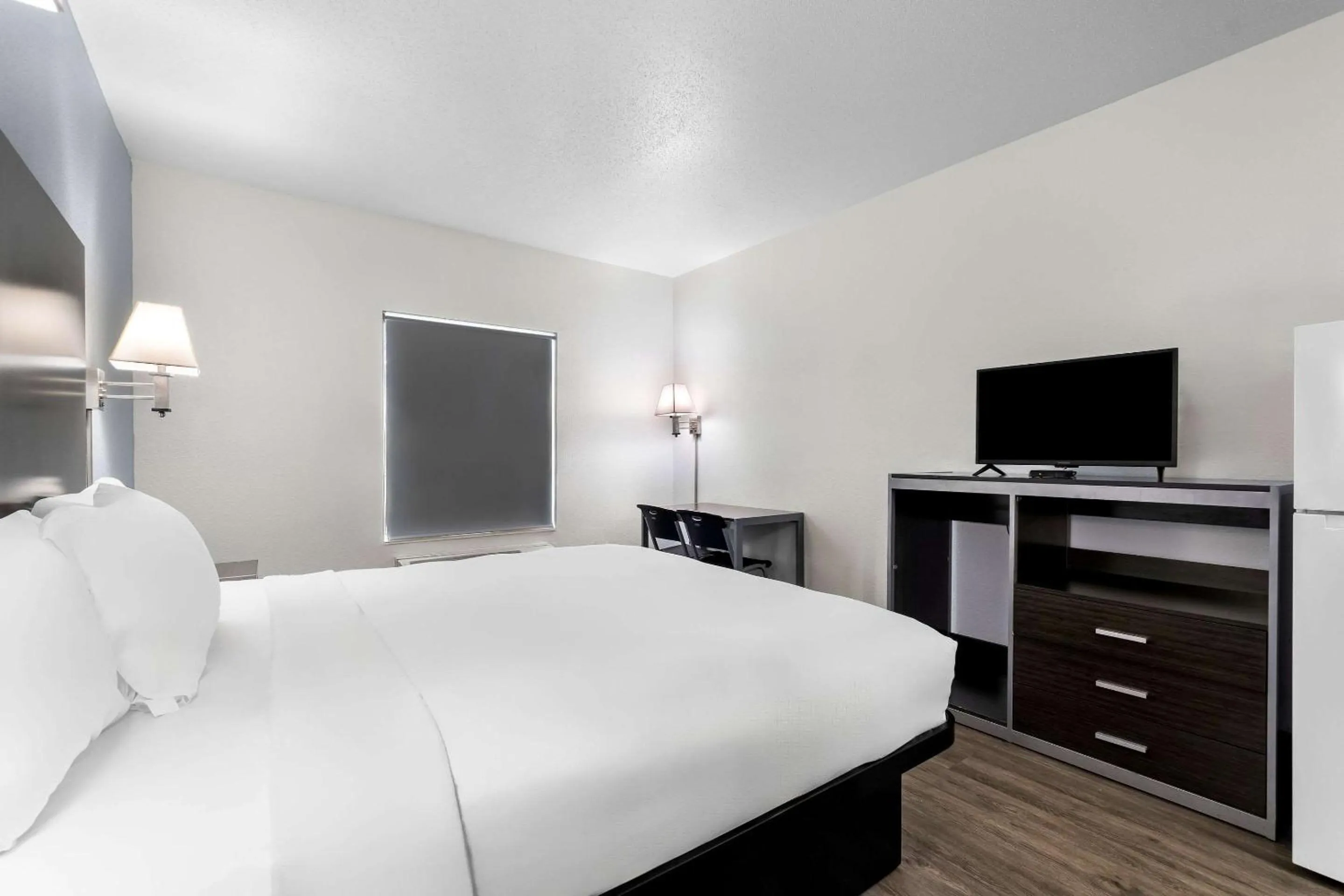 Bedroom, Bed in Americas Best Value Inn - Chattanooga