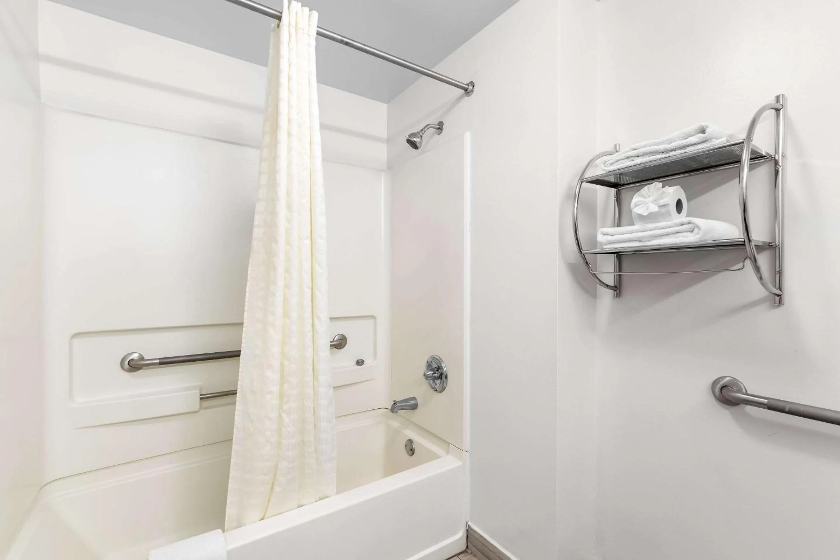 Bedroom in Americas Best Value Inn - Chattanooga