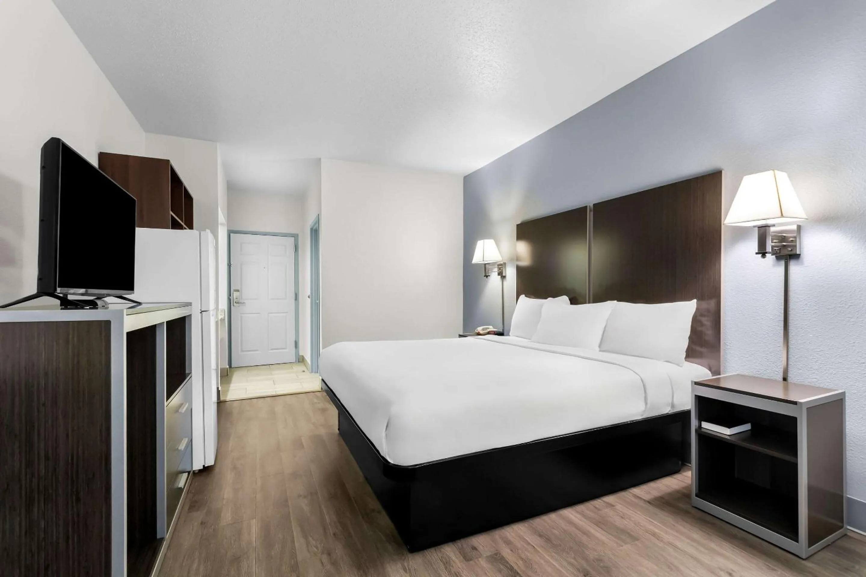 Bedroom, Bed in Americas Best Value Inn - Chattanooga