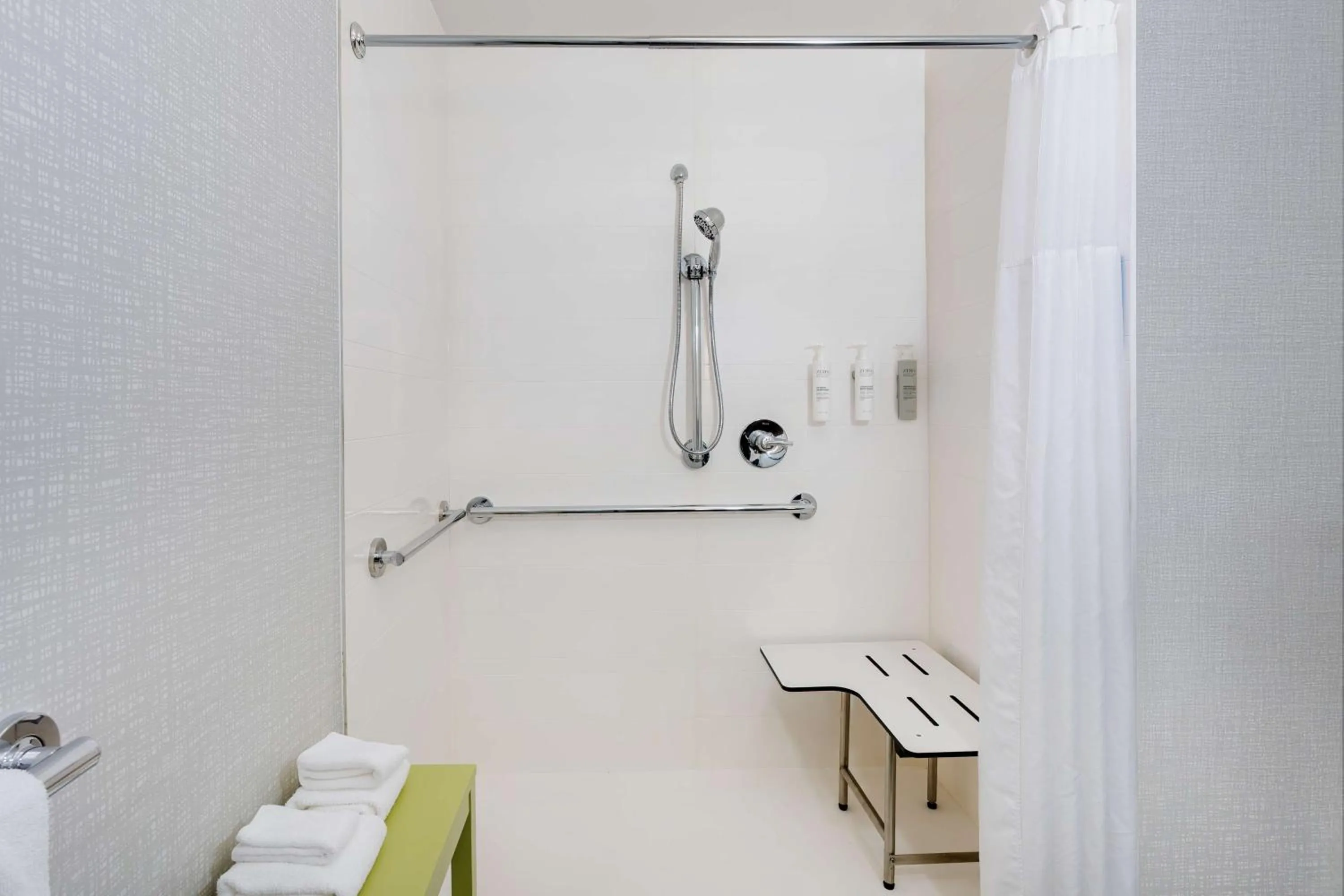 Bathroom in Hampton Inn Jacksonville - I-95 Central