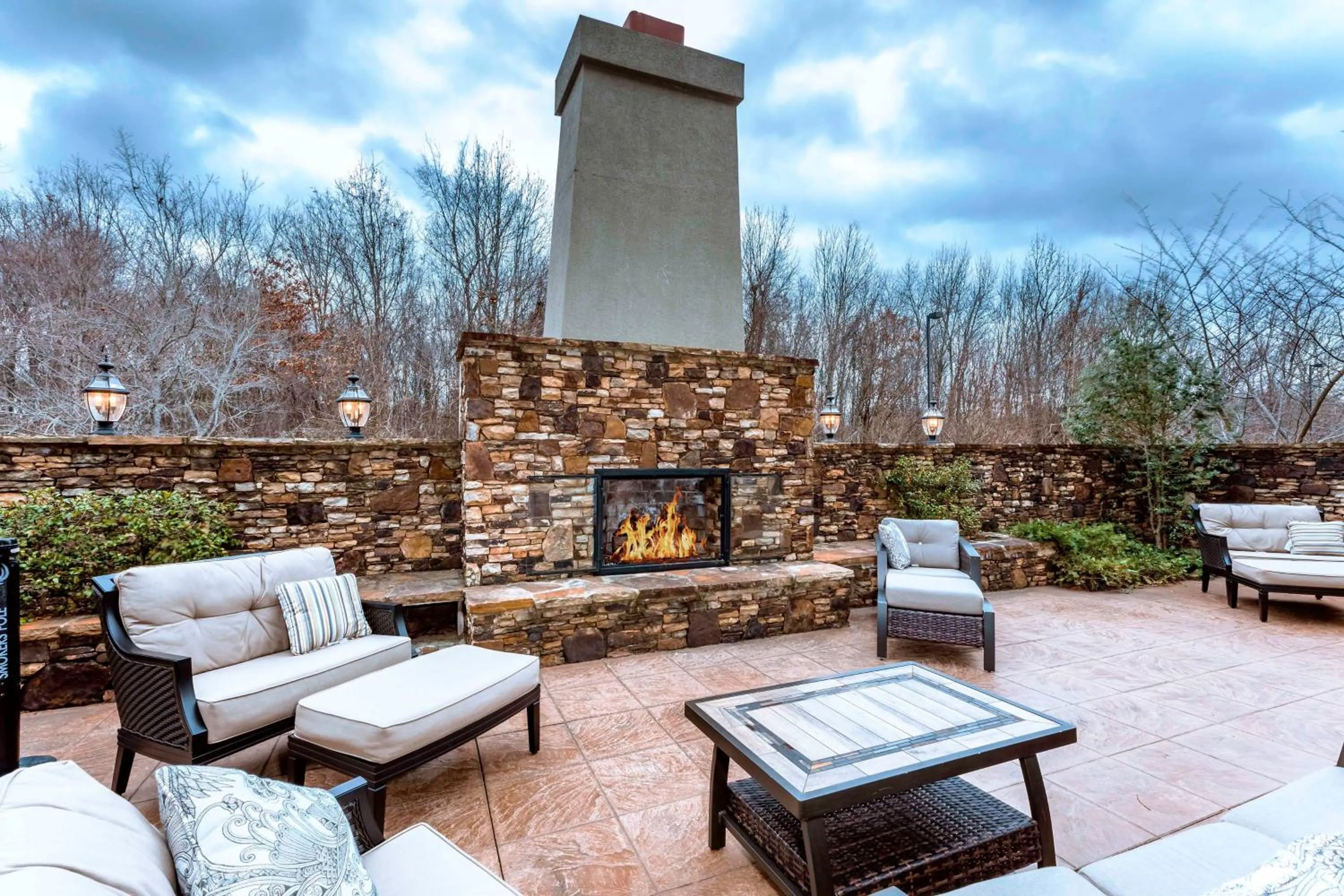 Patio in Hampton Inn Huntsville-Madison