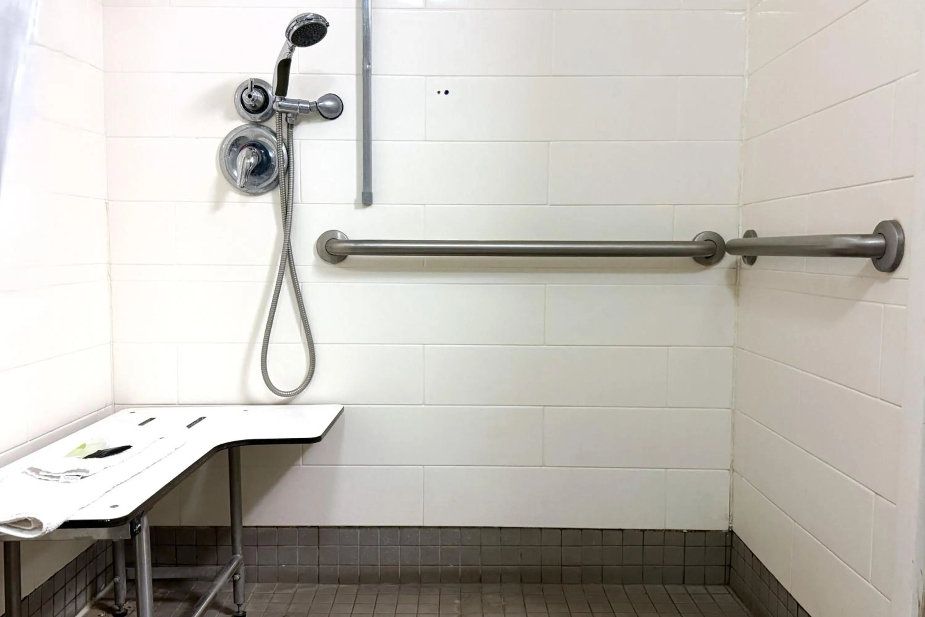 Bathroom in Townhouse Garden Inn & Suites San Antonio I 35