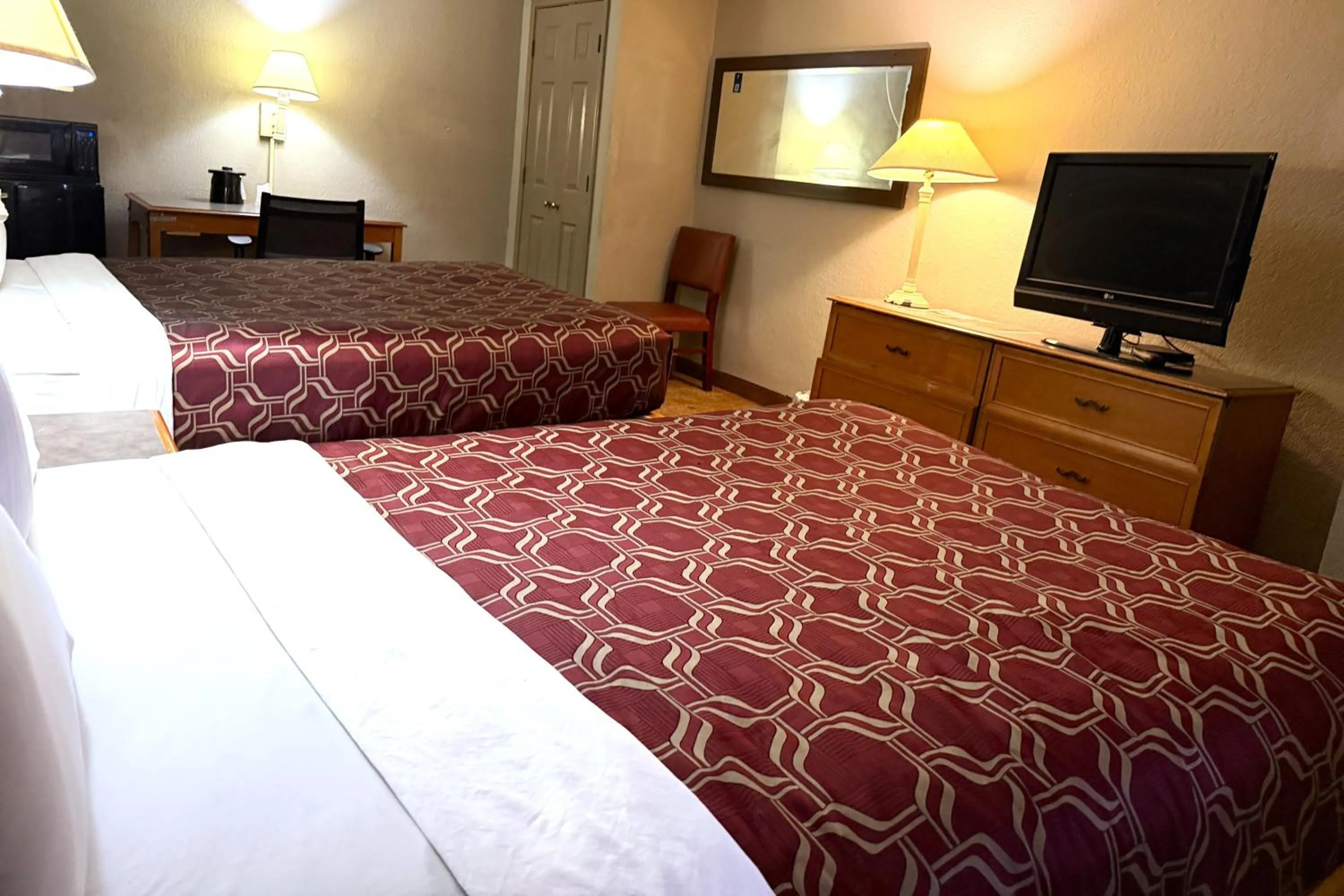 Bedroom, Bed in Townhouse Garden Inn & Suites San Antonio I 35