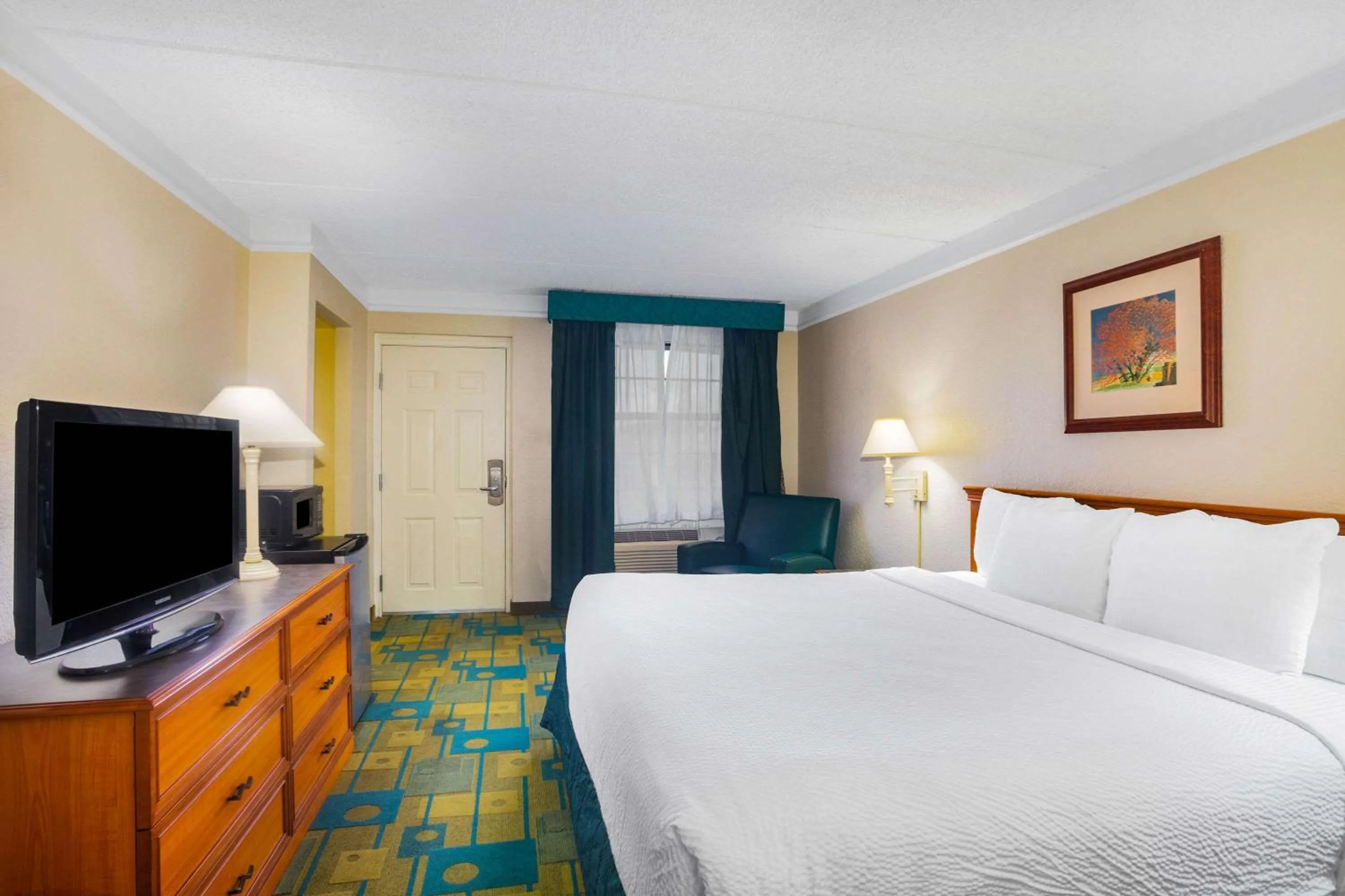 Bedroom, Bed in Super 8 by Wyndham Eagle Pass