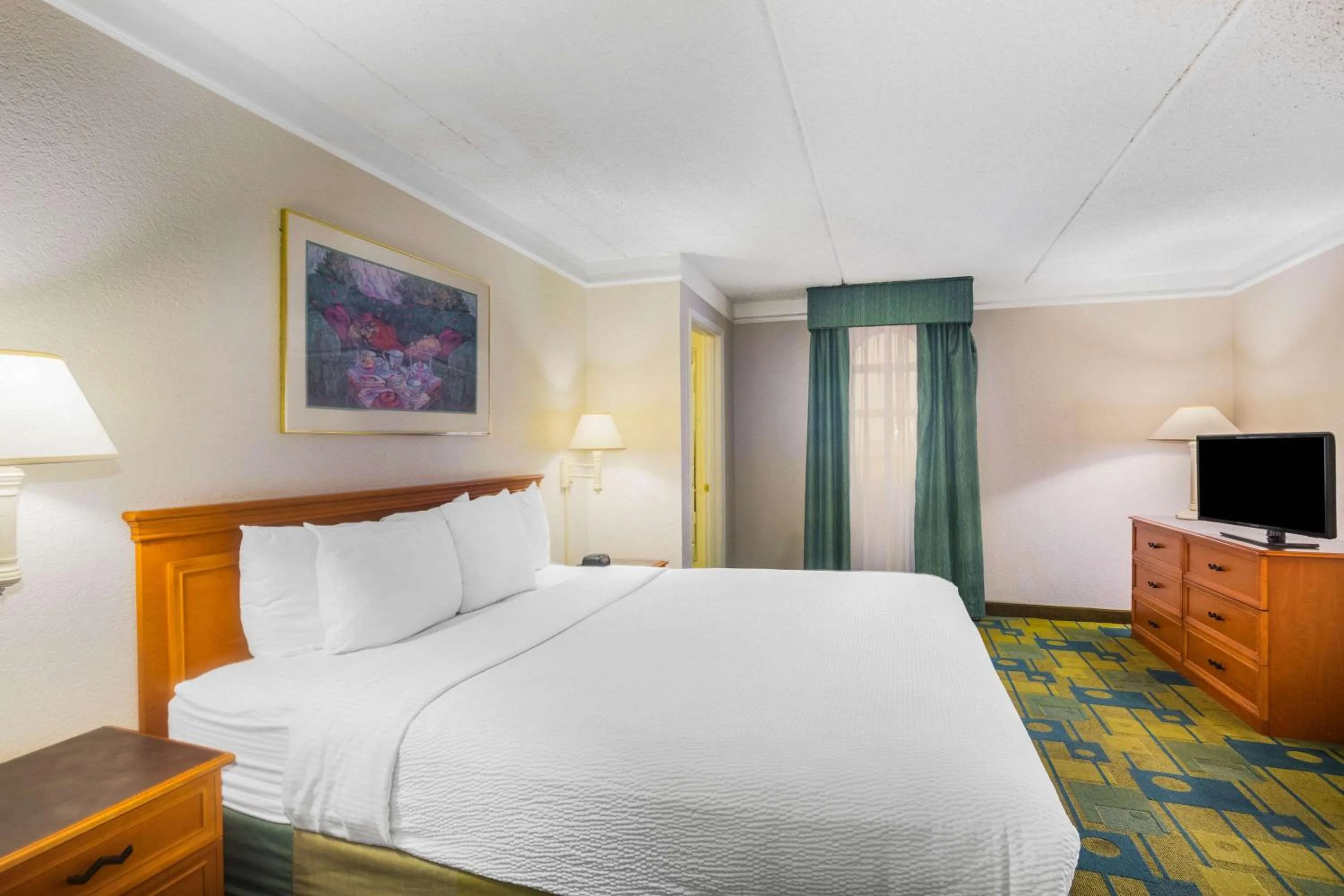 Photo of the whole room, Bed in Super 8 by Wyndham Eagle Pass