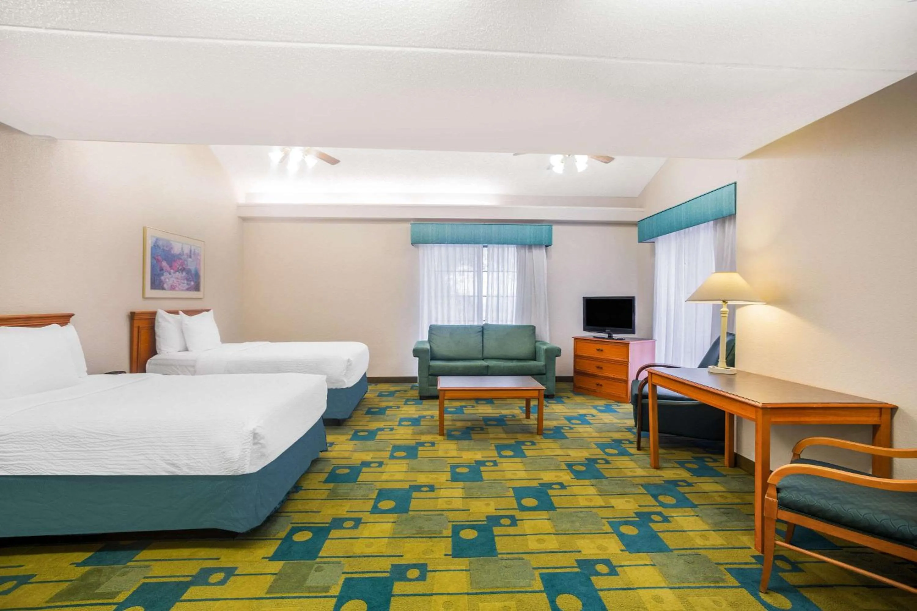 Photo of the whole room, Bed in Super 8 by Wyndham Eagle Pass