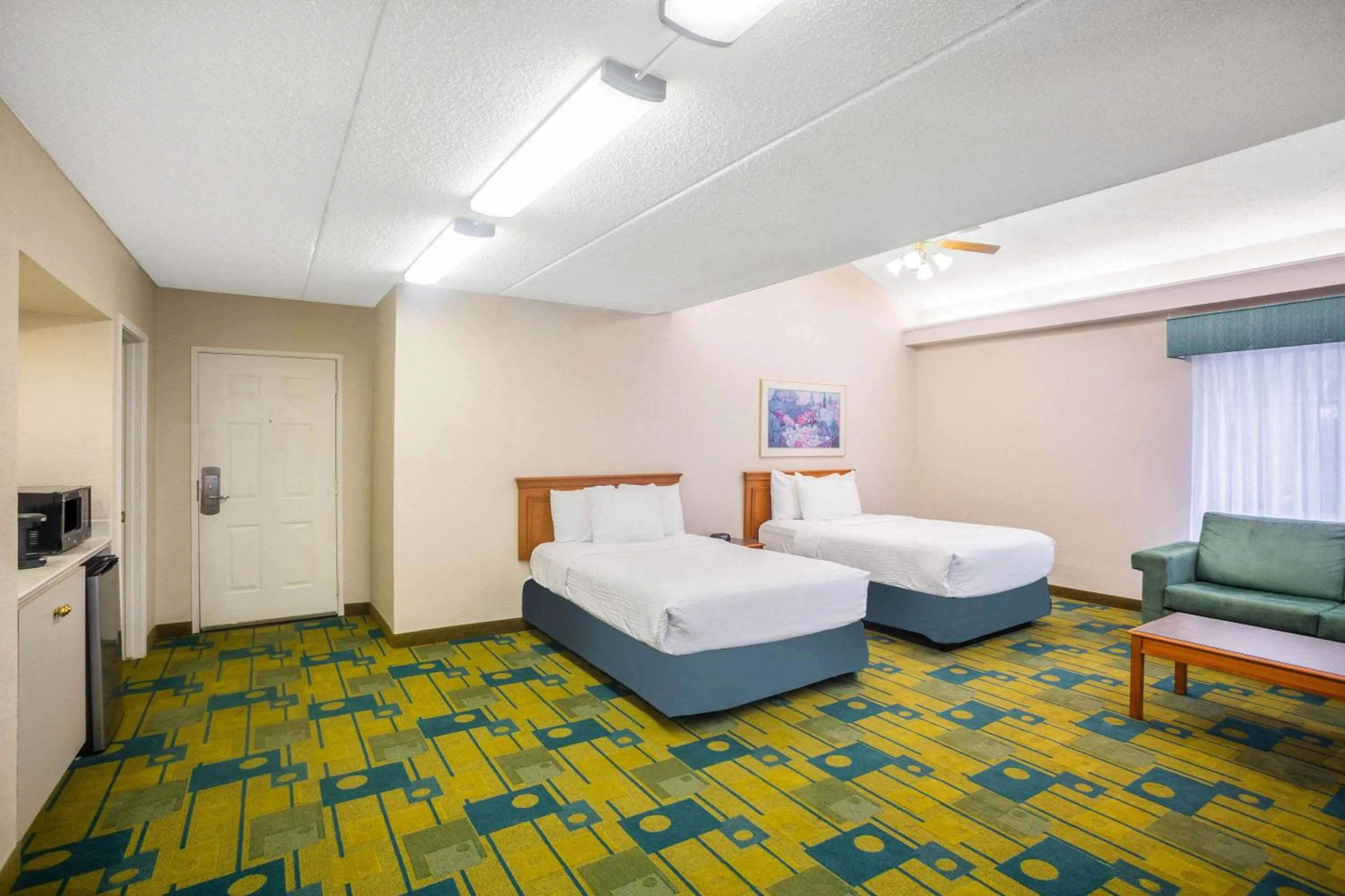 Photo of the whole room, Bed in Super 8 by Wyndham Eagle Pass