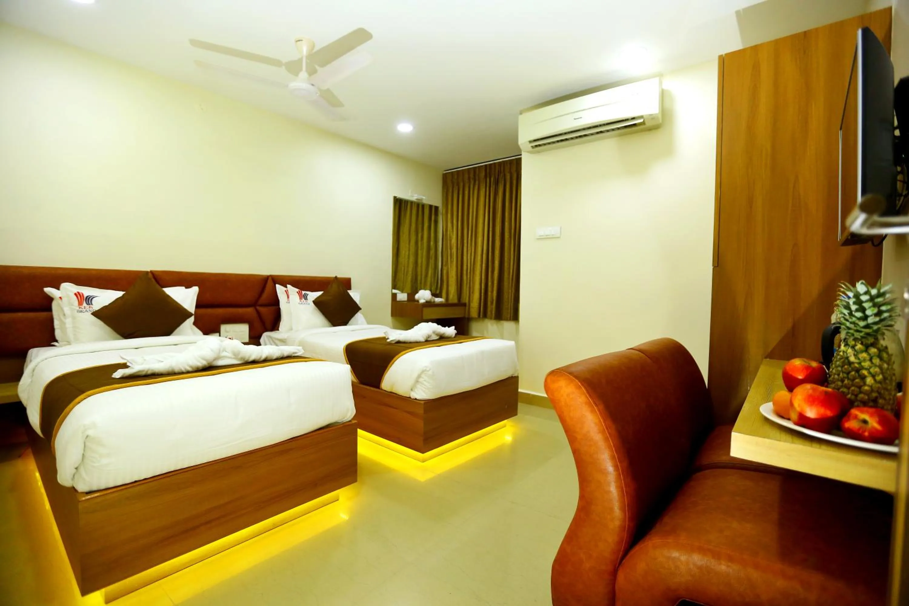 Bed in HOTEL KEK GRAND PARK