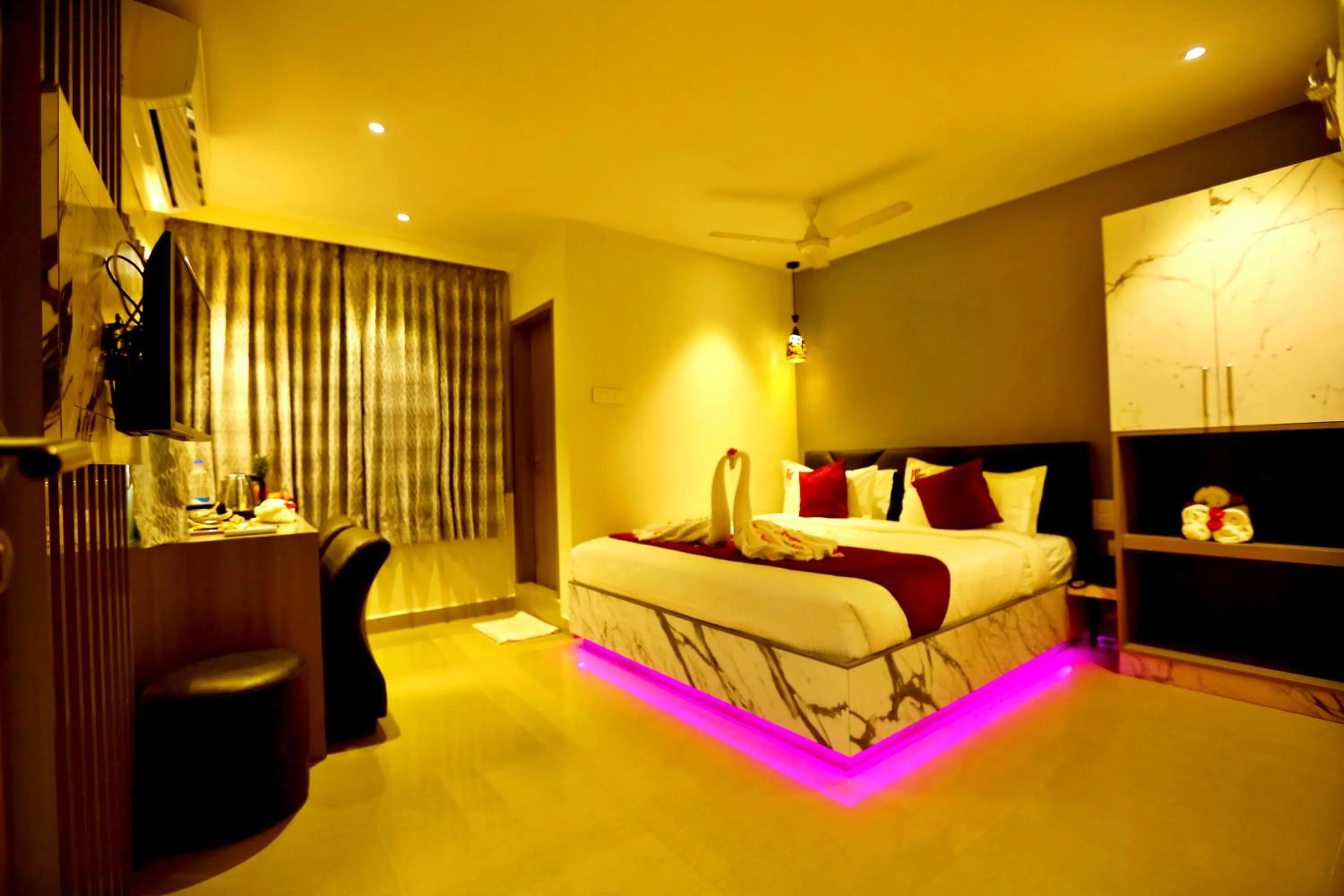 Bed in HOTEL KEK GRAND PARK