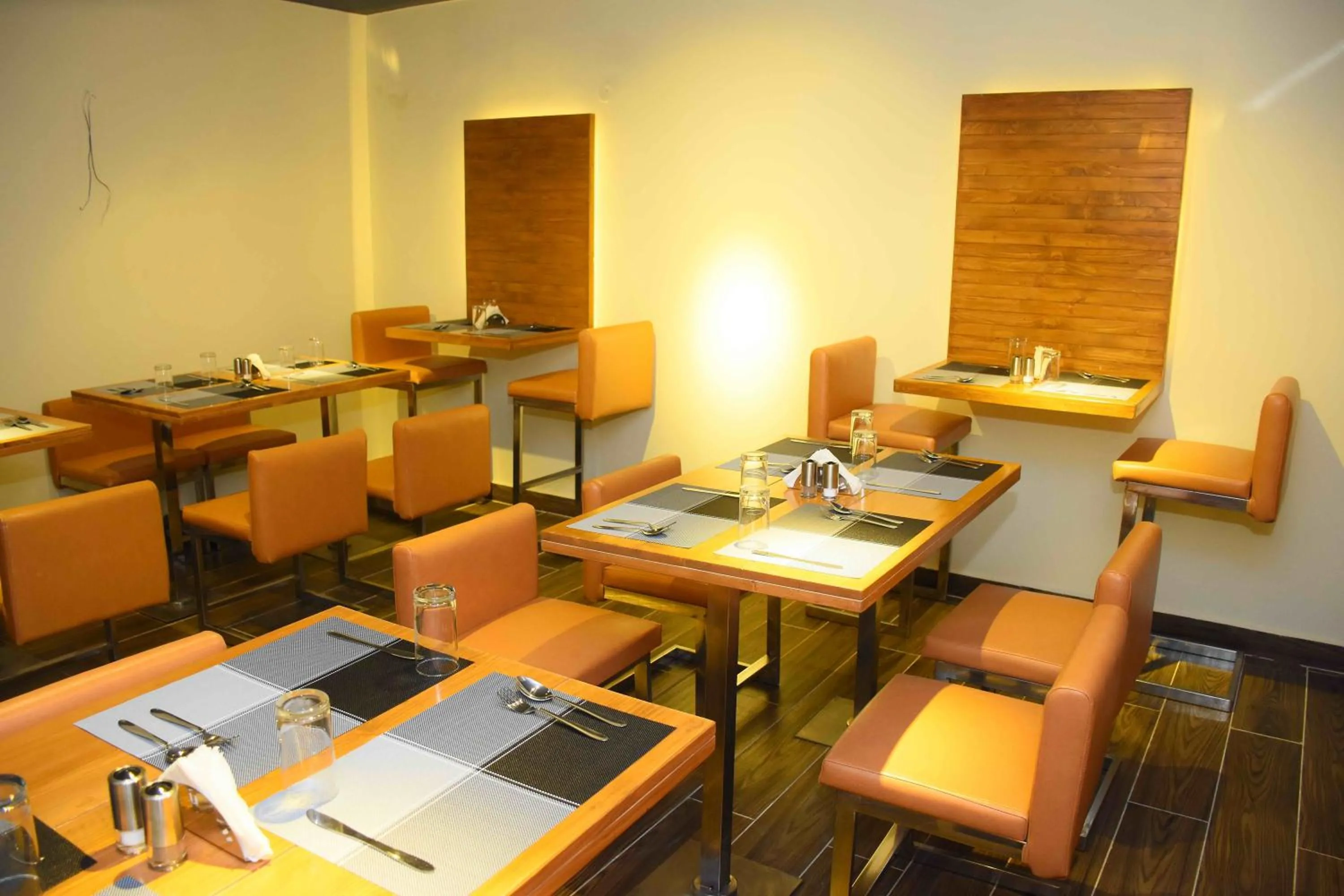 Restaurant/places to eat in HOTEL KEK GRAND PARK