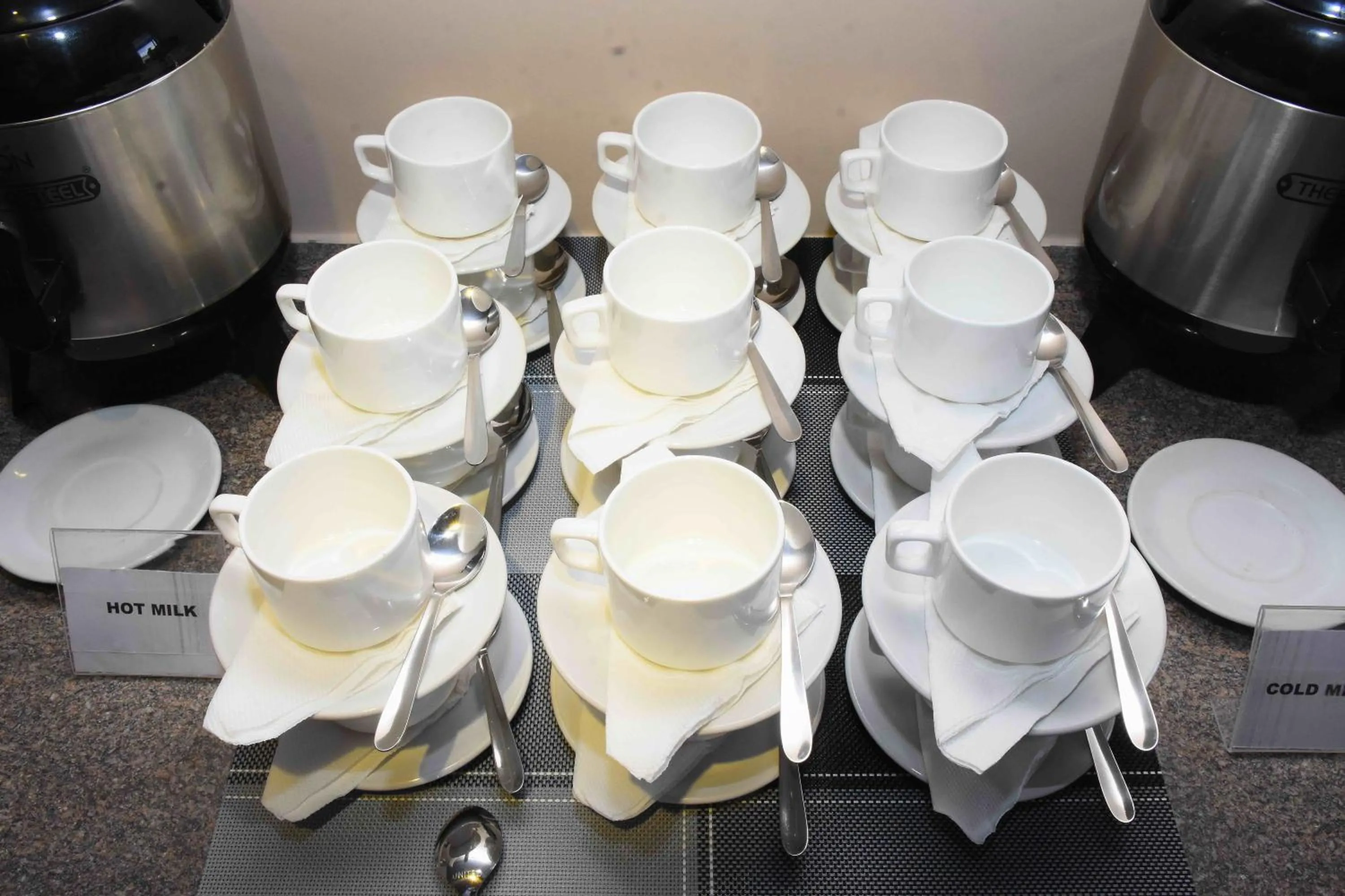 Restaurant/places to eat in HOTEL KEK GRAND PARK