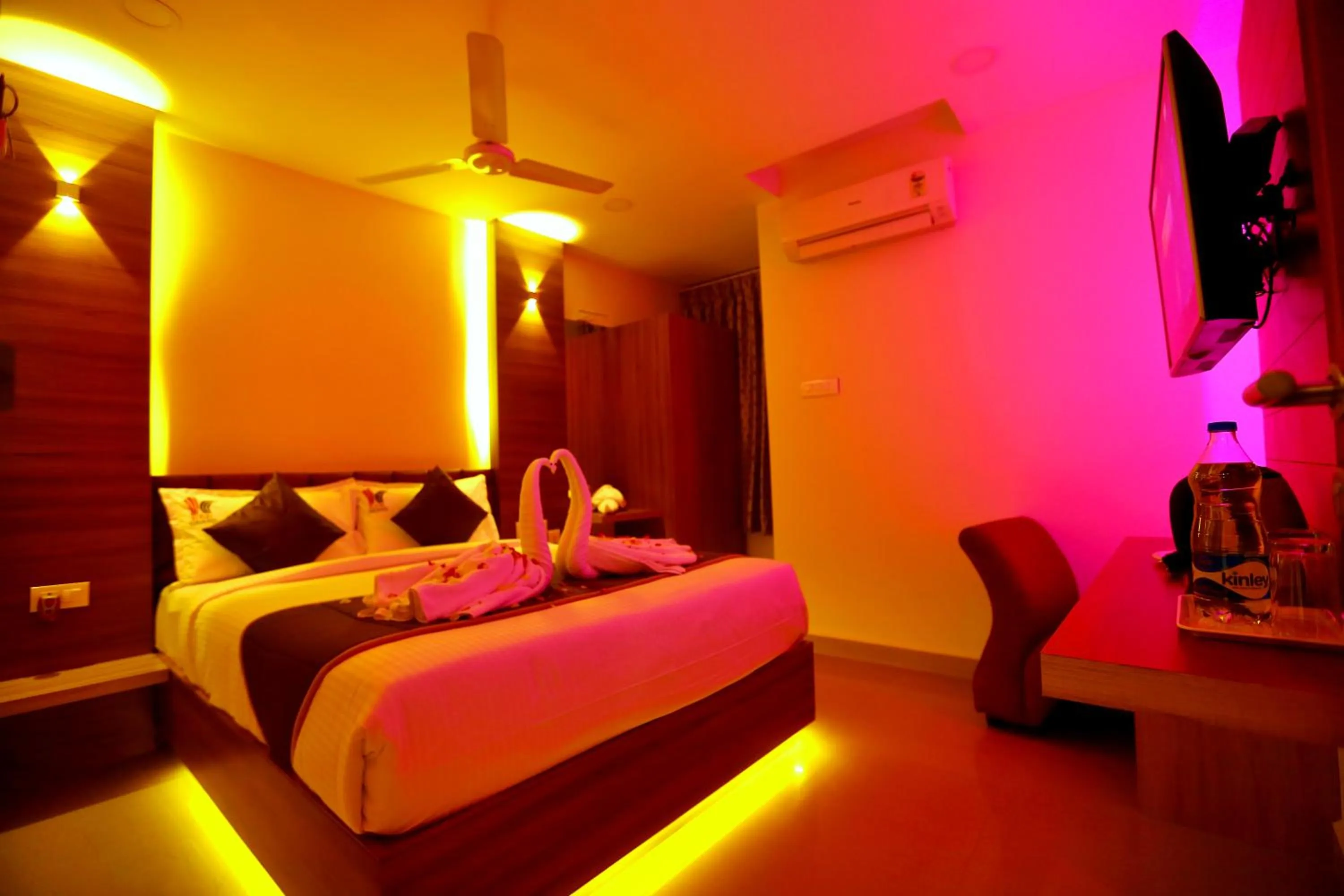 Bed in HOTEL KEK GRAND PARK