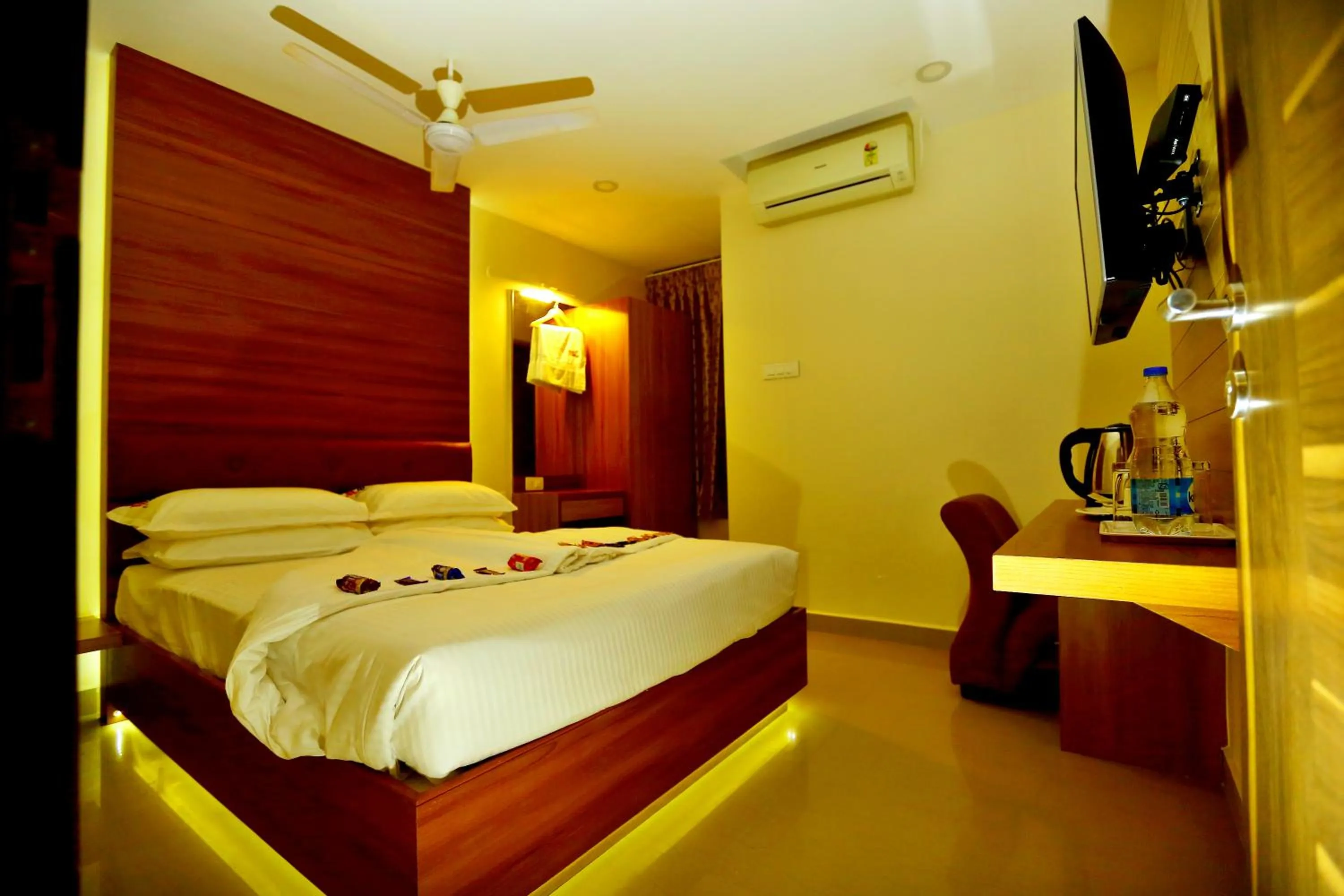 Bed in HOTEL KEK GRAND PARK