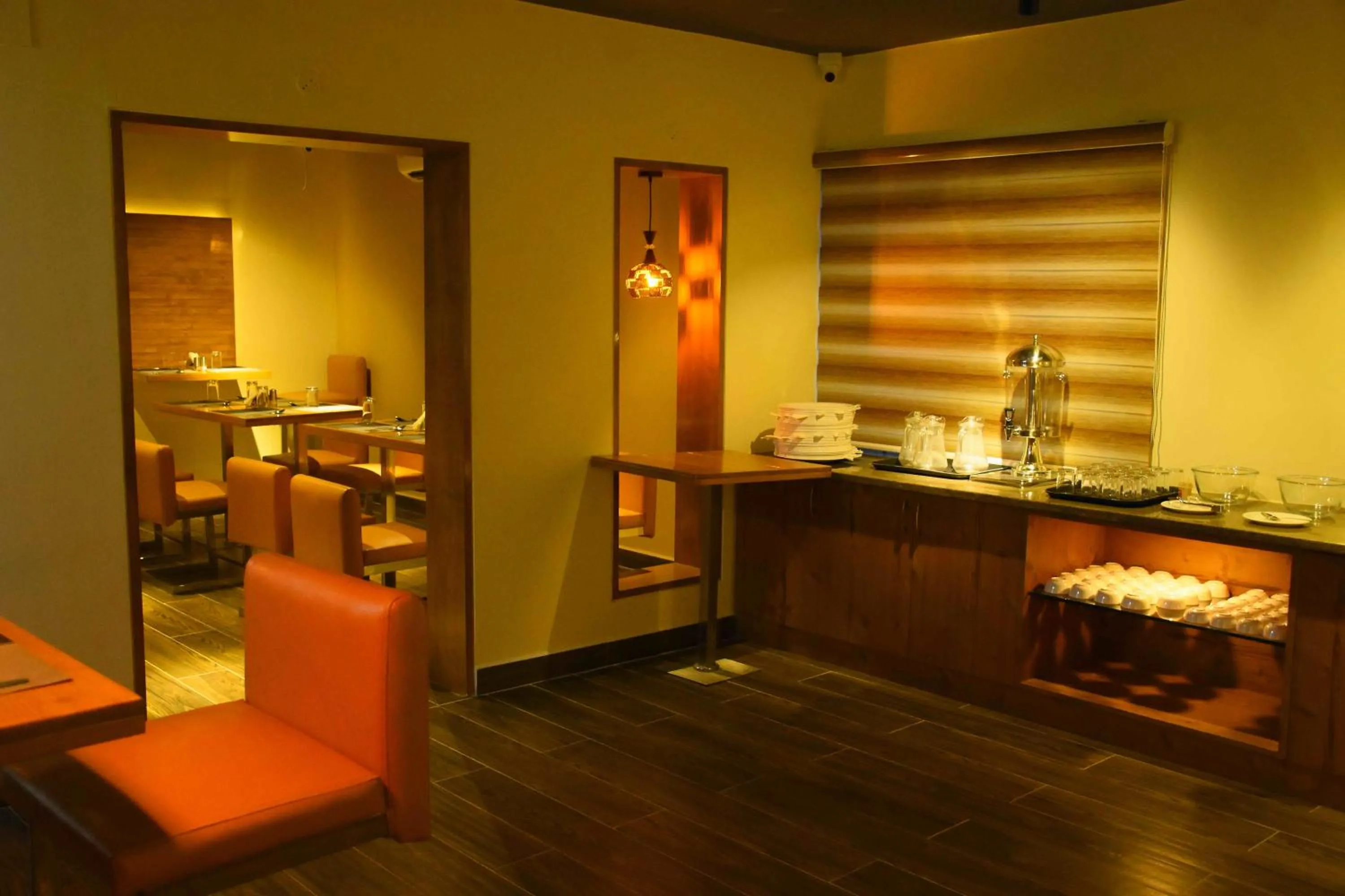 Restaurant/places to eat in HOTEL KEK GRAND PARK