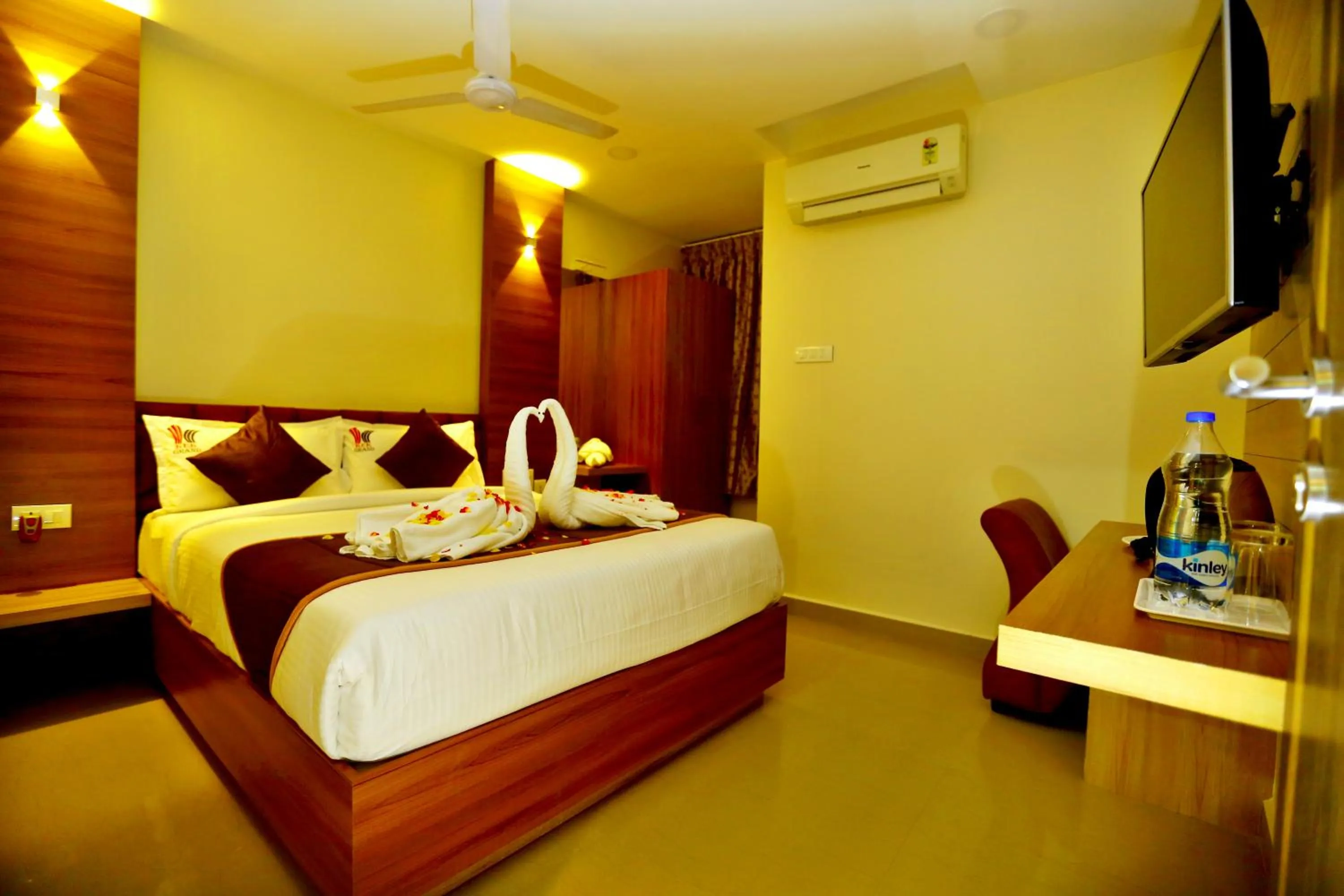 Bed in HOTEL KEK GRAND PARK