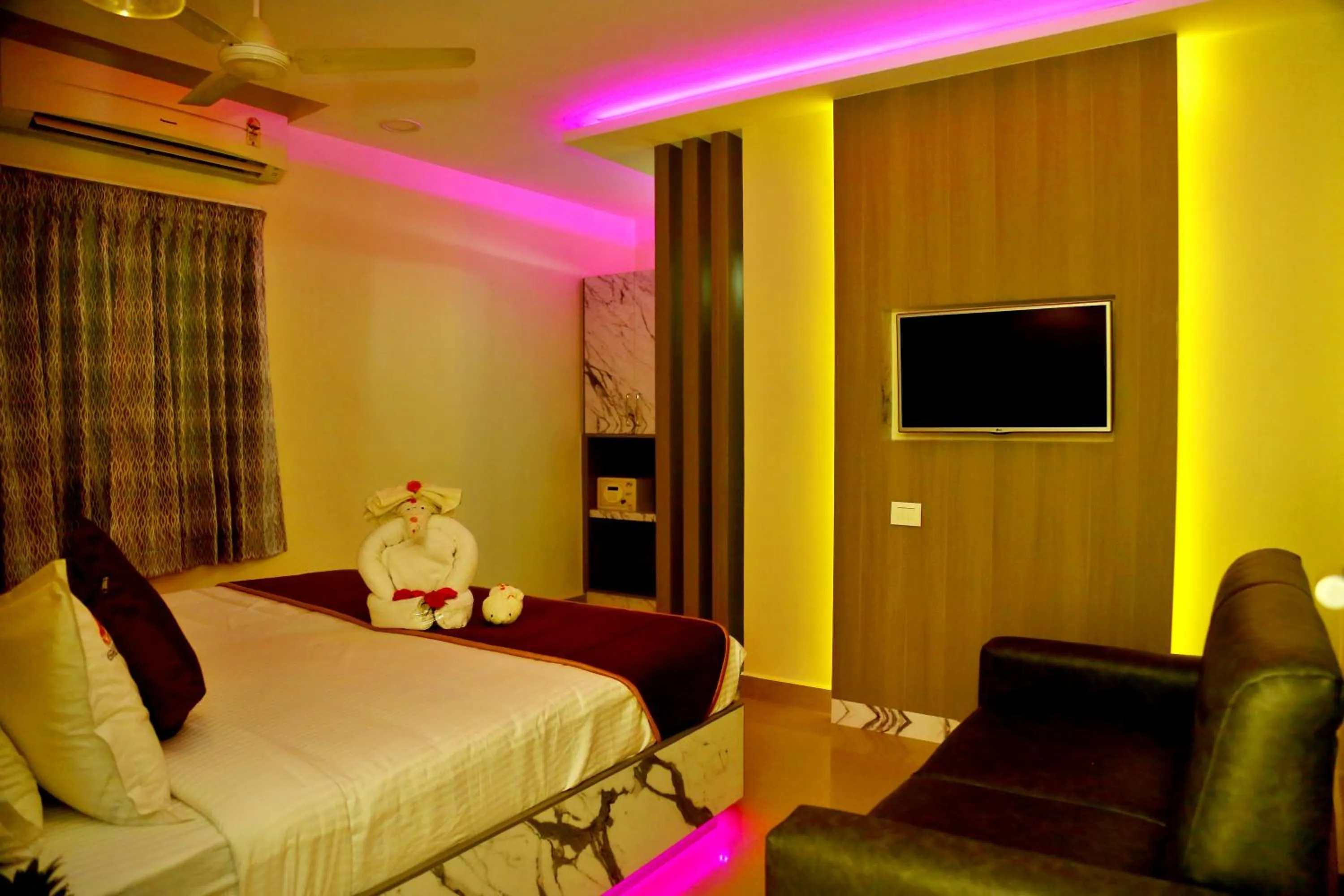 Bed in HOTEL KEK GRAND PARK