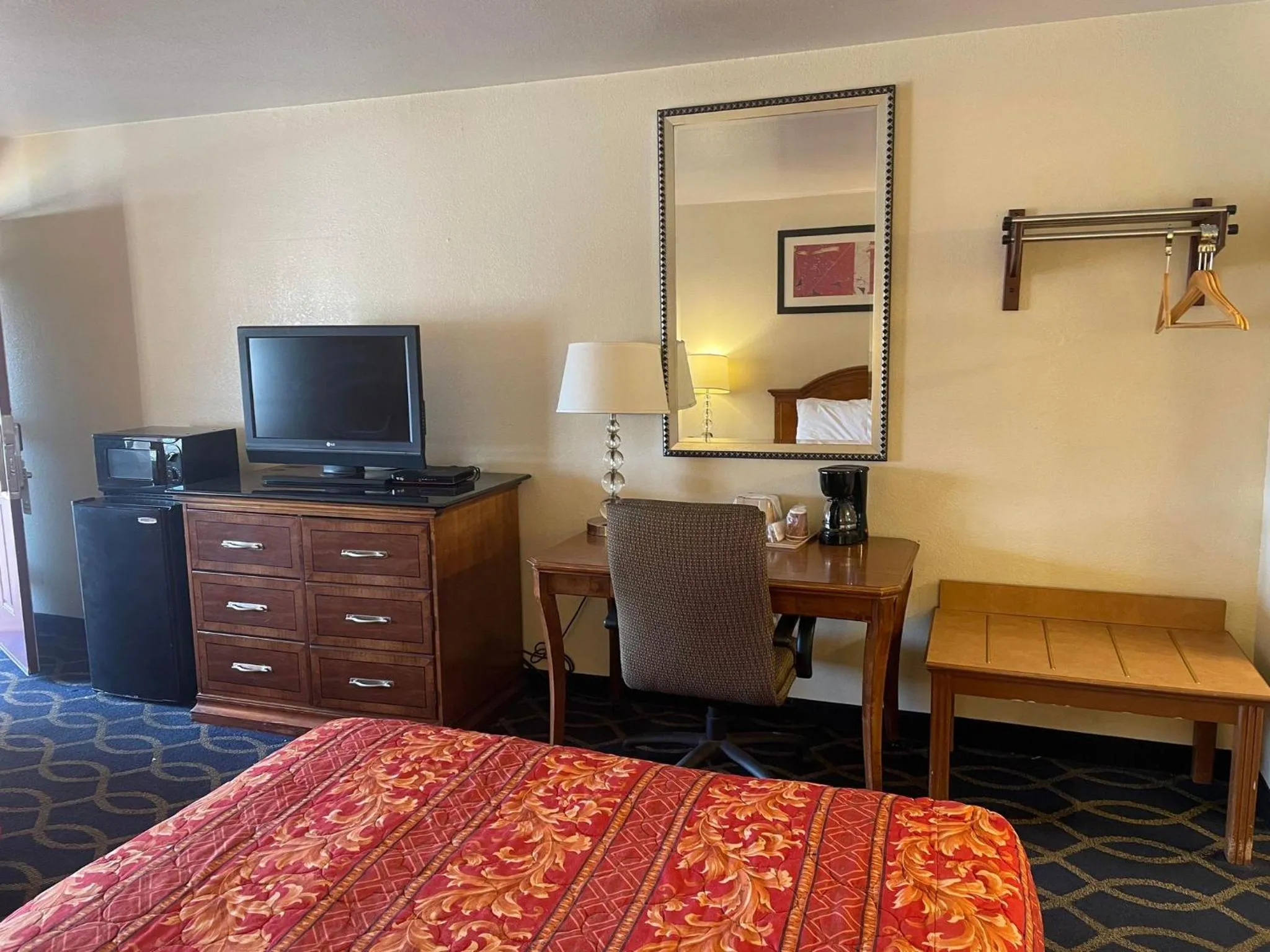 TV and multimedia, Bed in Holiday Motel Oakdale