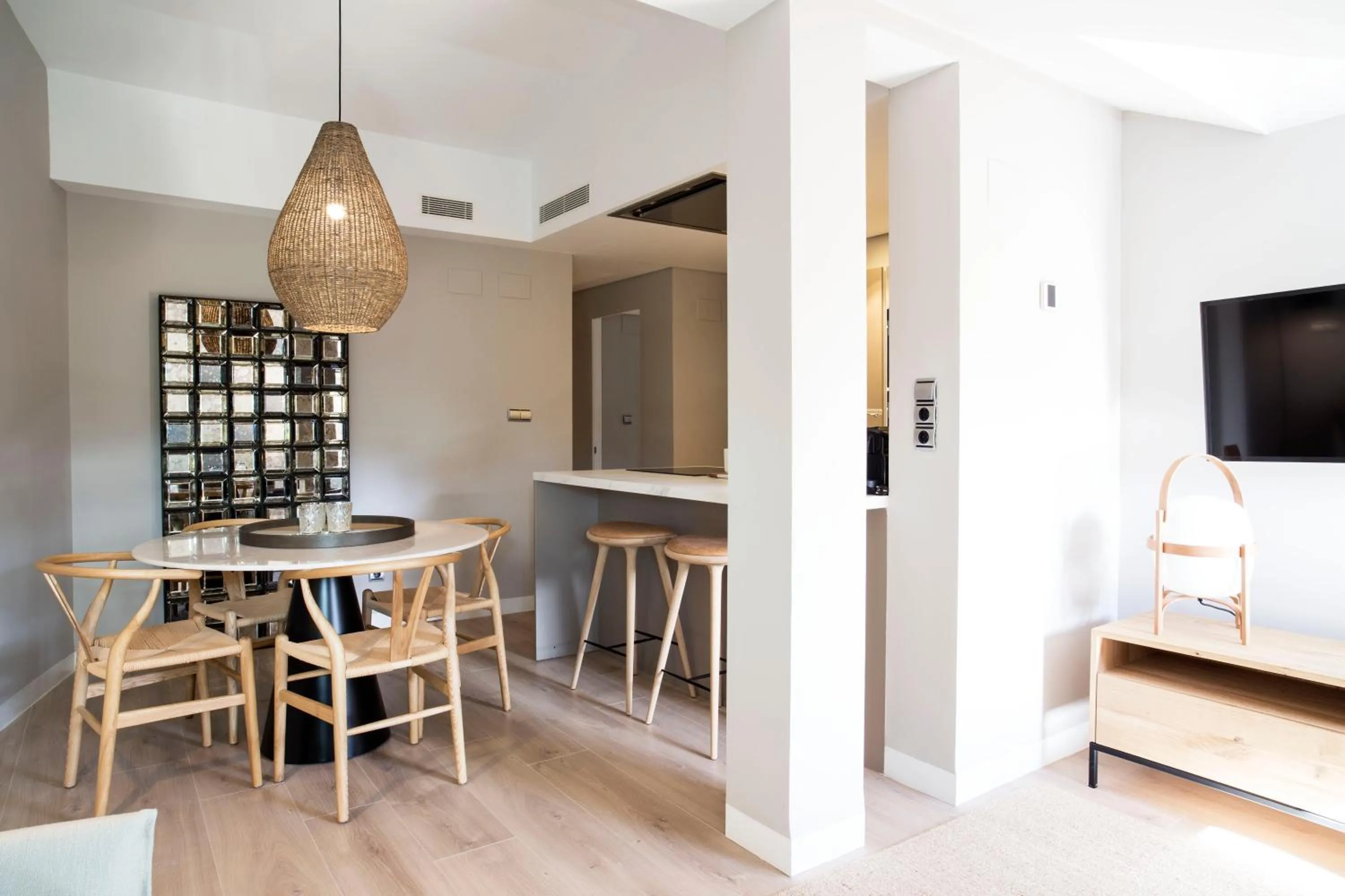 Dining area in U-Sense Madrid Santa Ana