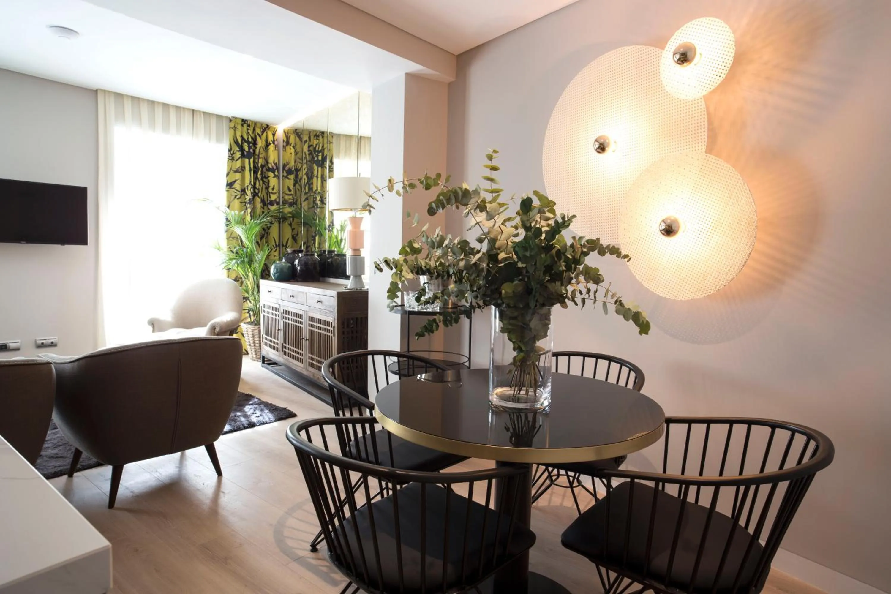 Dining area in U-Sense Madrid Santa Ana