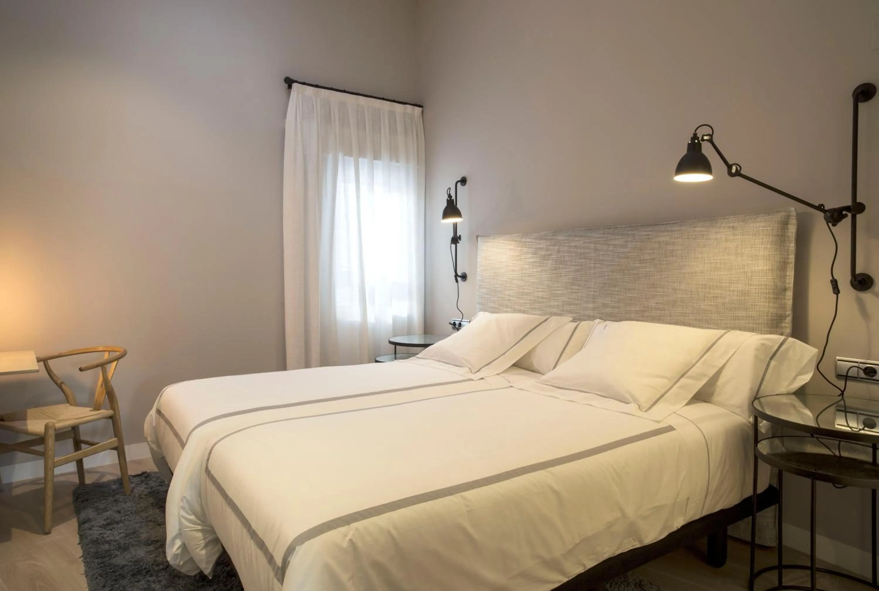 Photo of the whole room, Bed in U-Sense Madrid Santa Ana