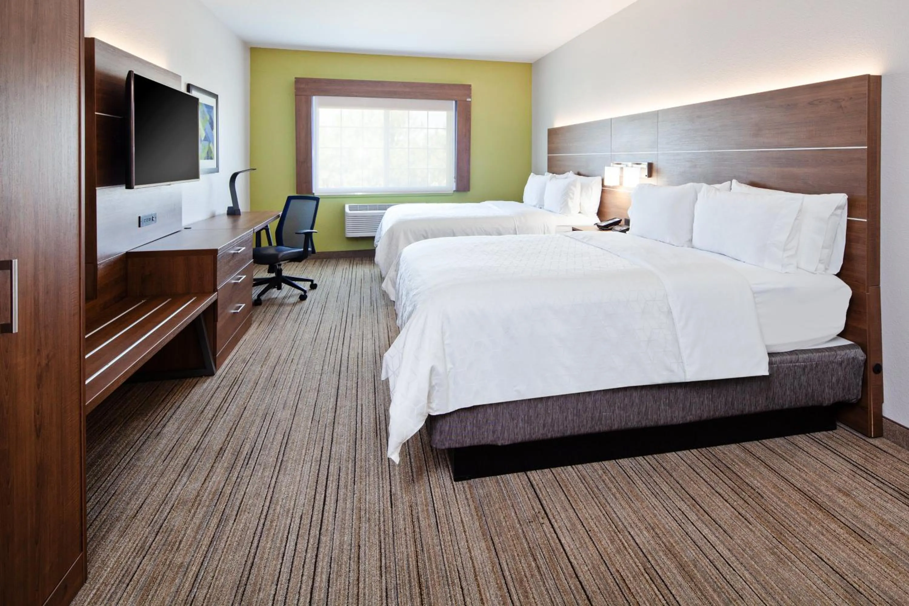 Photo of the whole room, Bed in Holiday Inn Express & Suites - Tulare by IHG