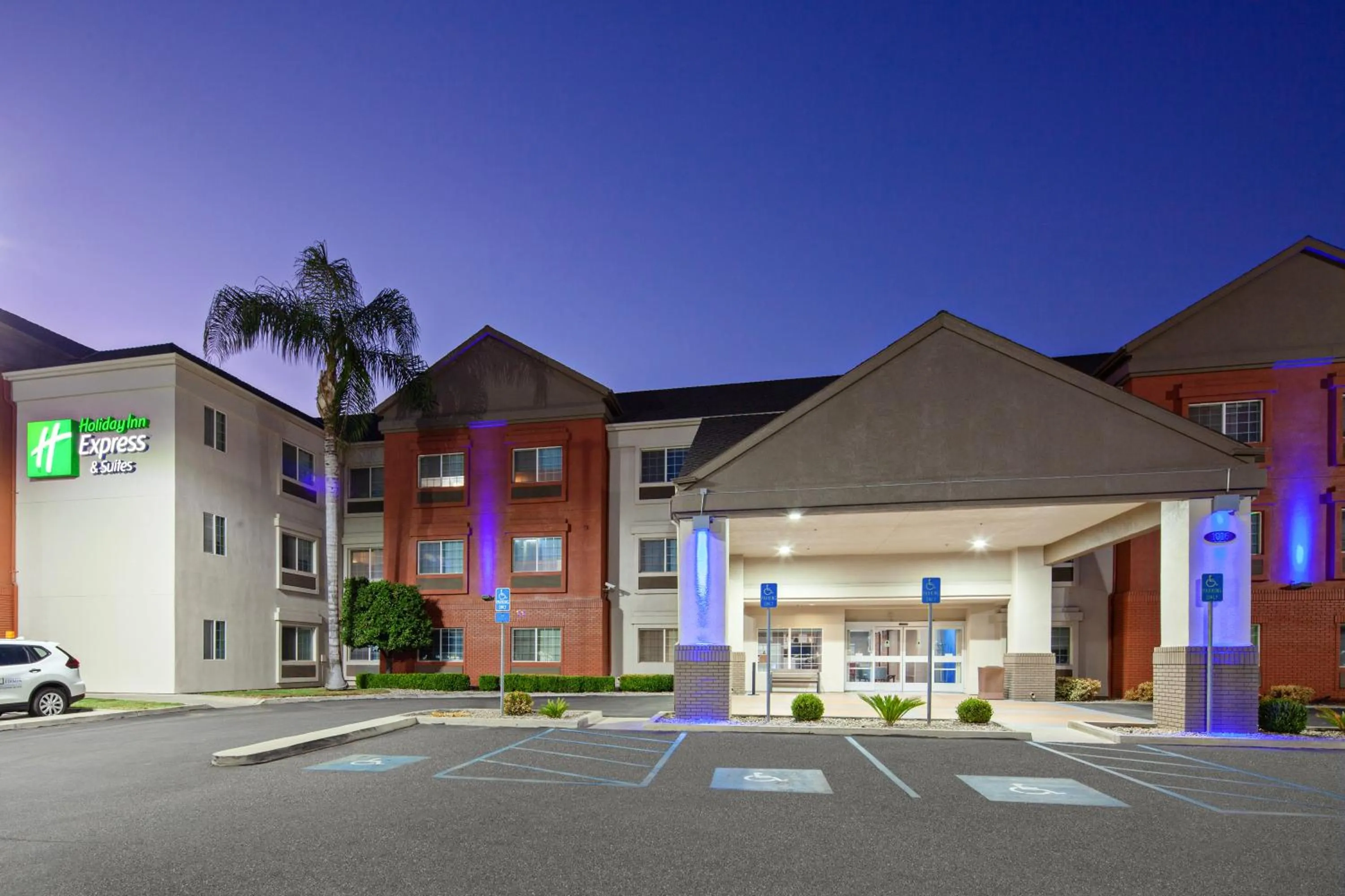 Holiday Inn Express & Suites - Tulare by IHG
