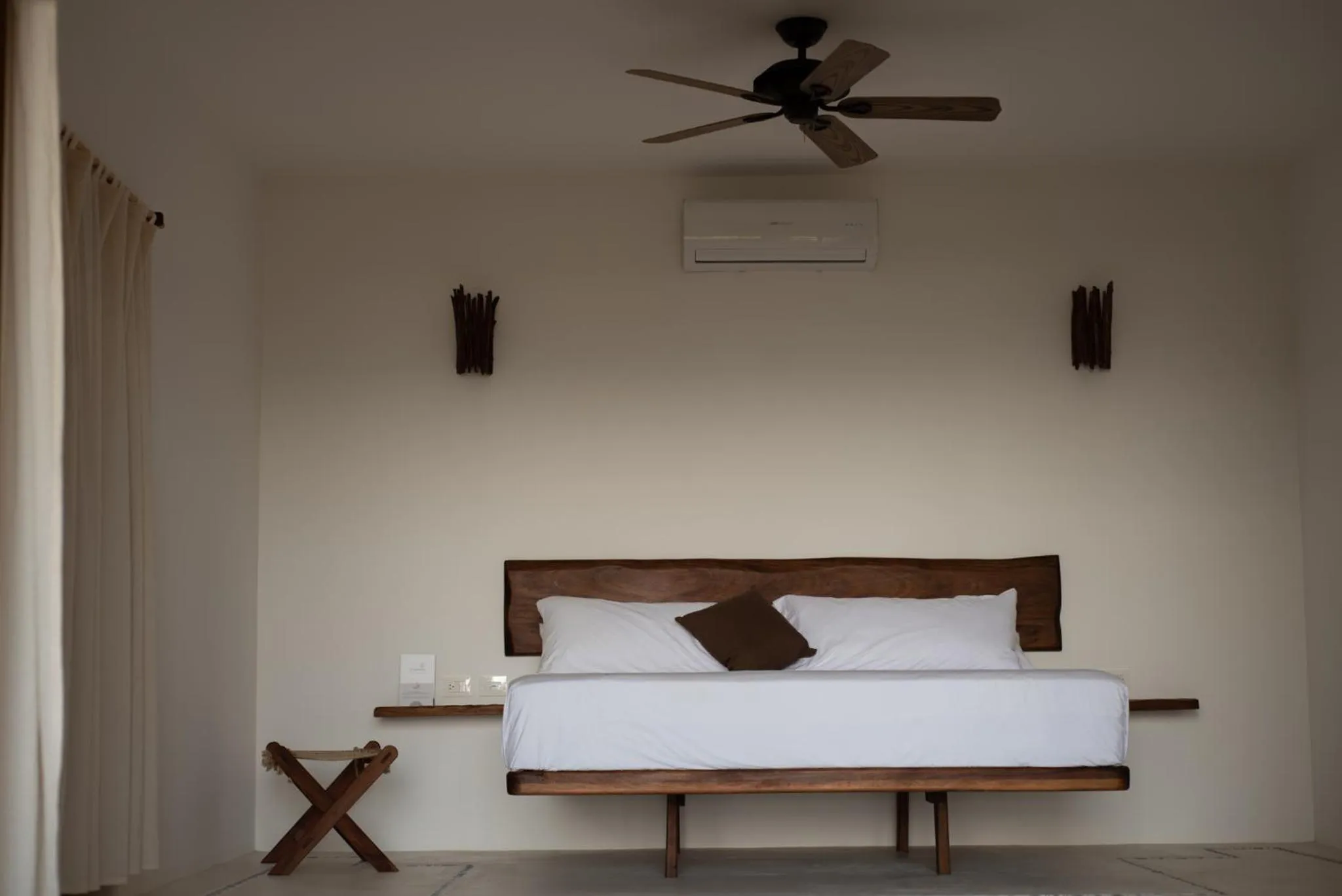 Bed in El Alquimista Yoga Spa