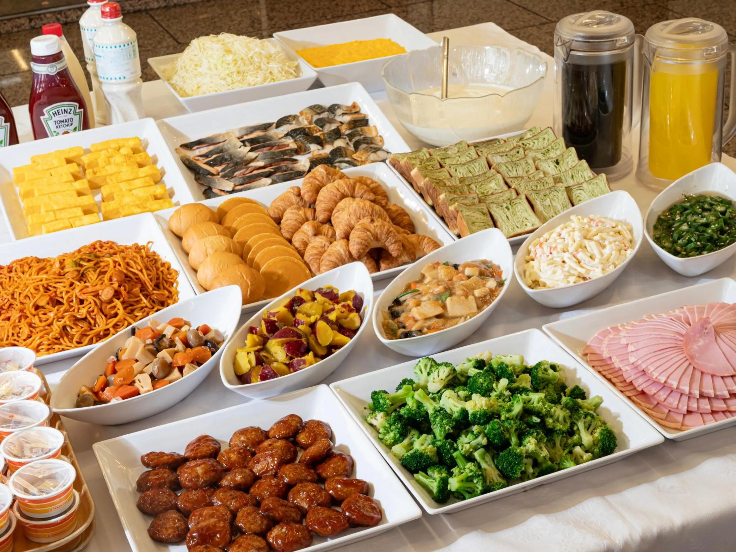 Buffet breakfast in Numazu Grand Hotel