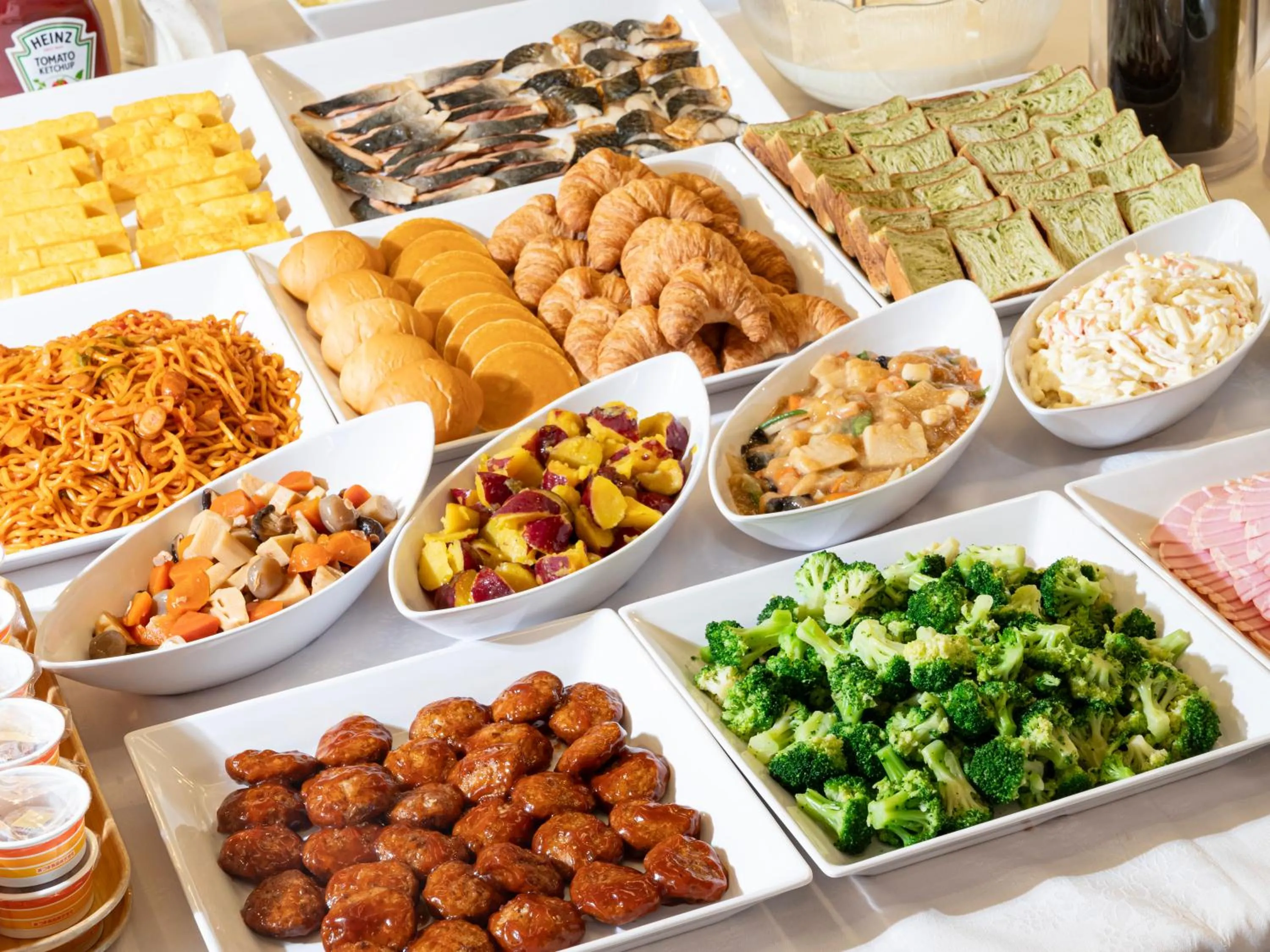 Buffet breakfast in Numazu Grand Hotel