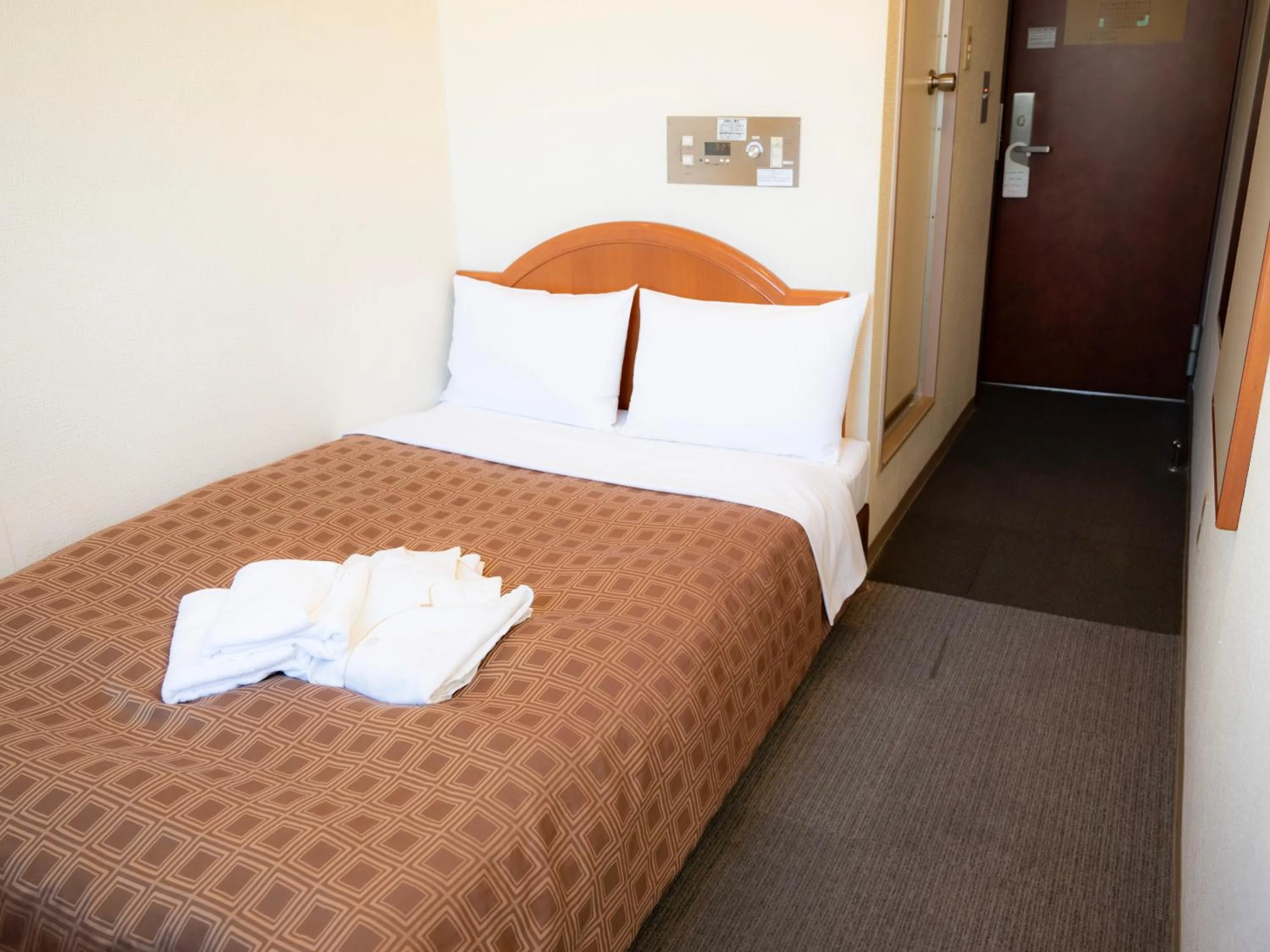 Photo of the whole room, Bed in Numazu Grand Hotel