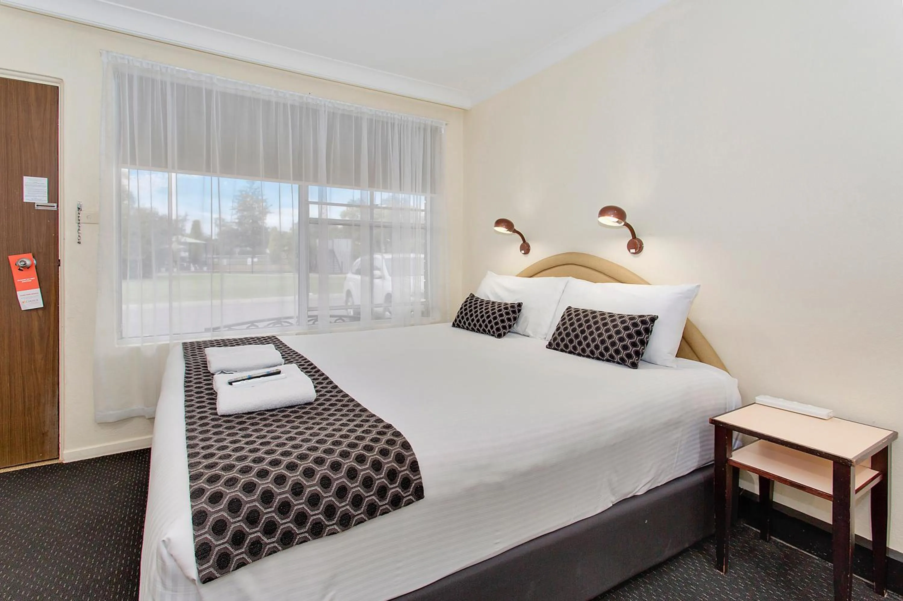 Bedroom, Bed in Econo Lodge Savannah Park Tamworth