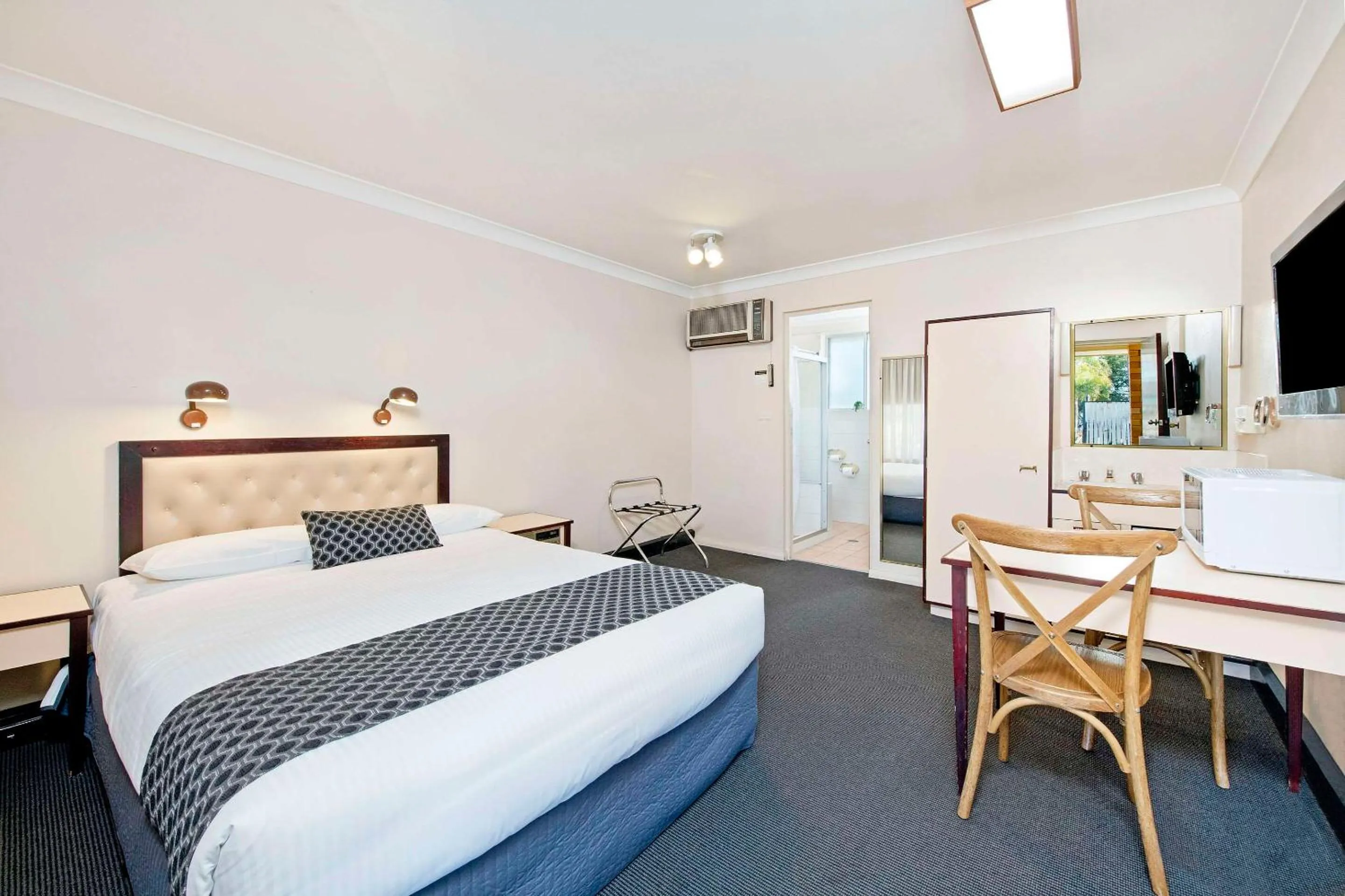 Bedroom, Bed in Econo Lodge Savannah Park Tamworth