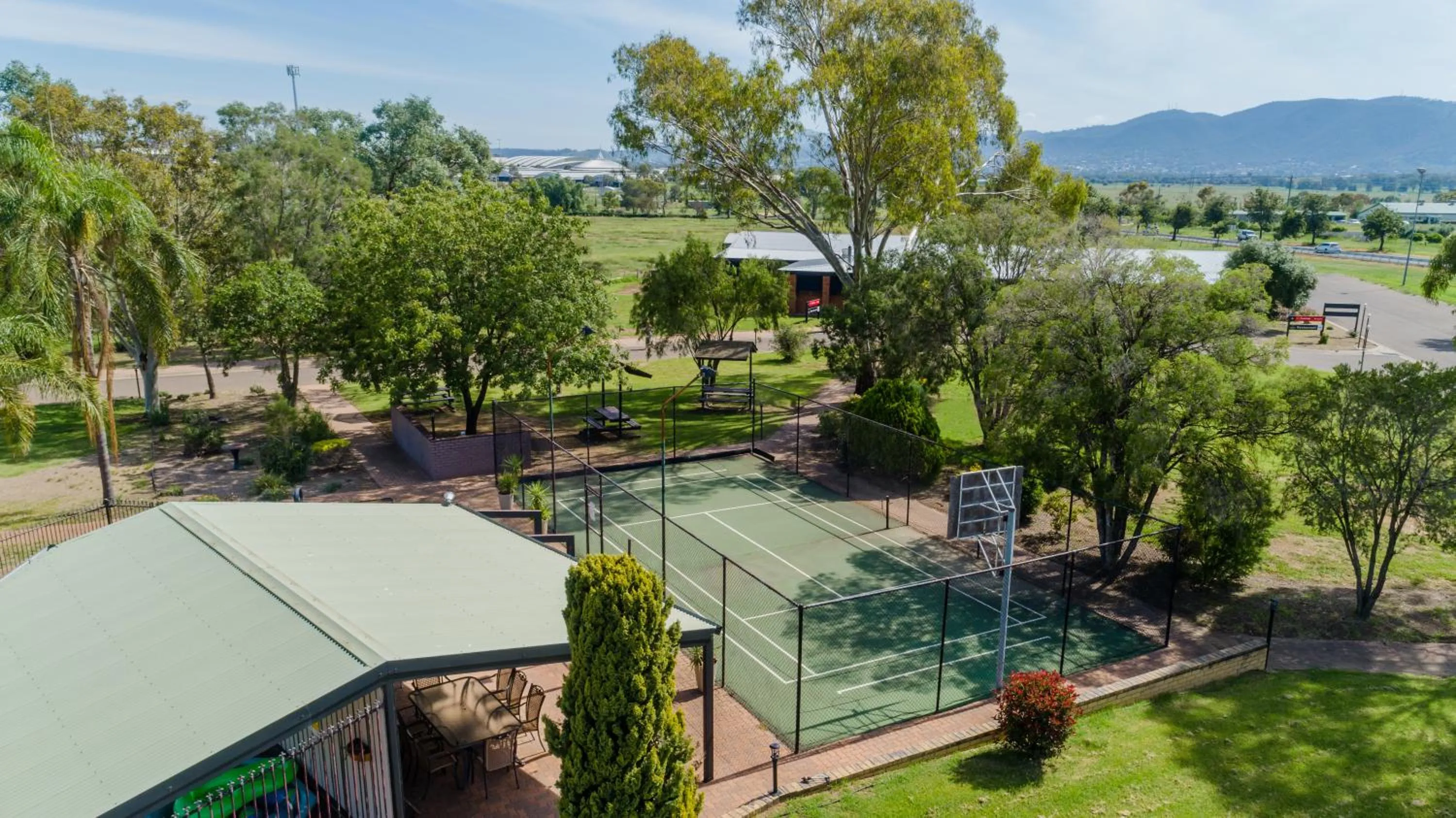 Garden in Econo Lodge Savannah Park Tamworth