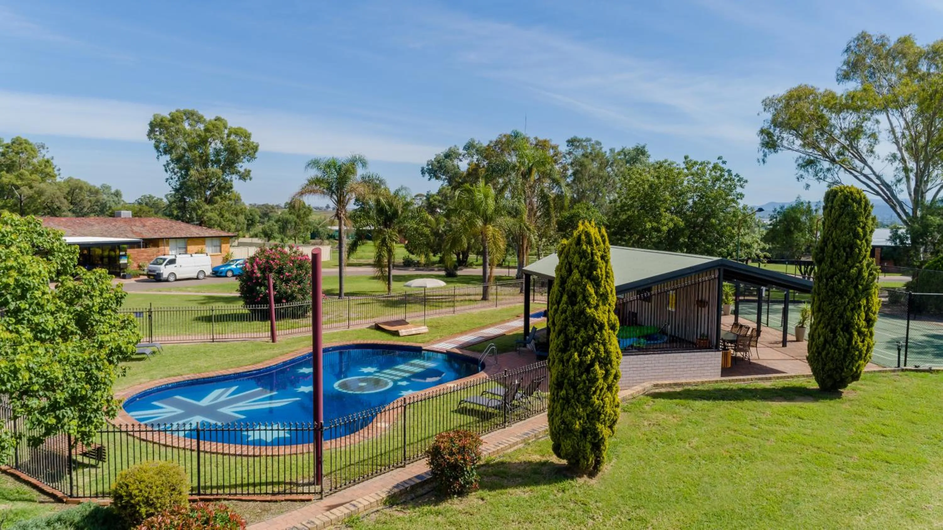 Garden in Econo Lodge Savannah Park Tamworth