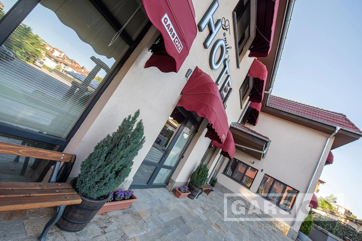 Facade/entrance in GarsON