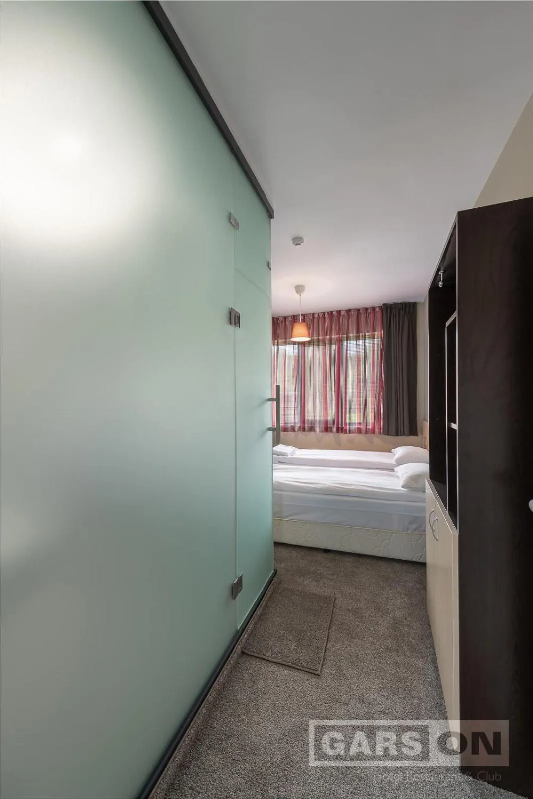 Photo of the whole room in GarsON