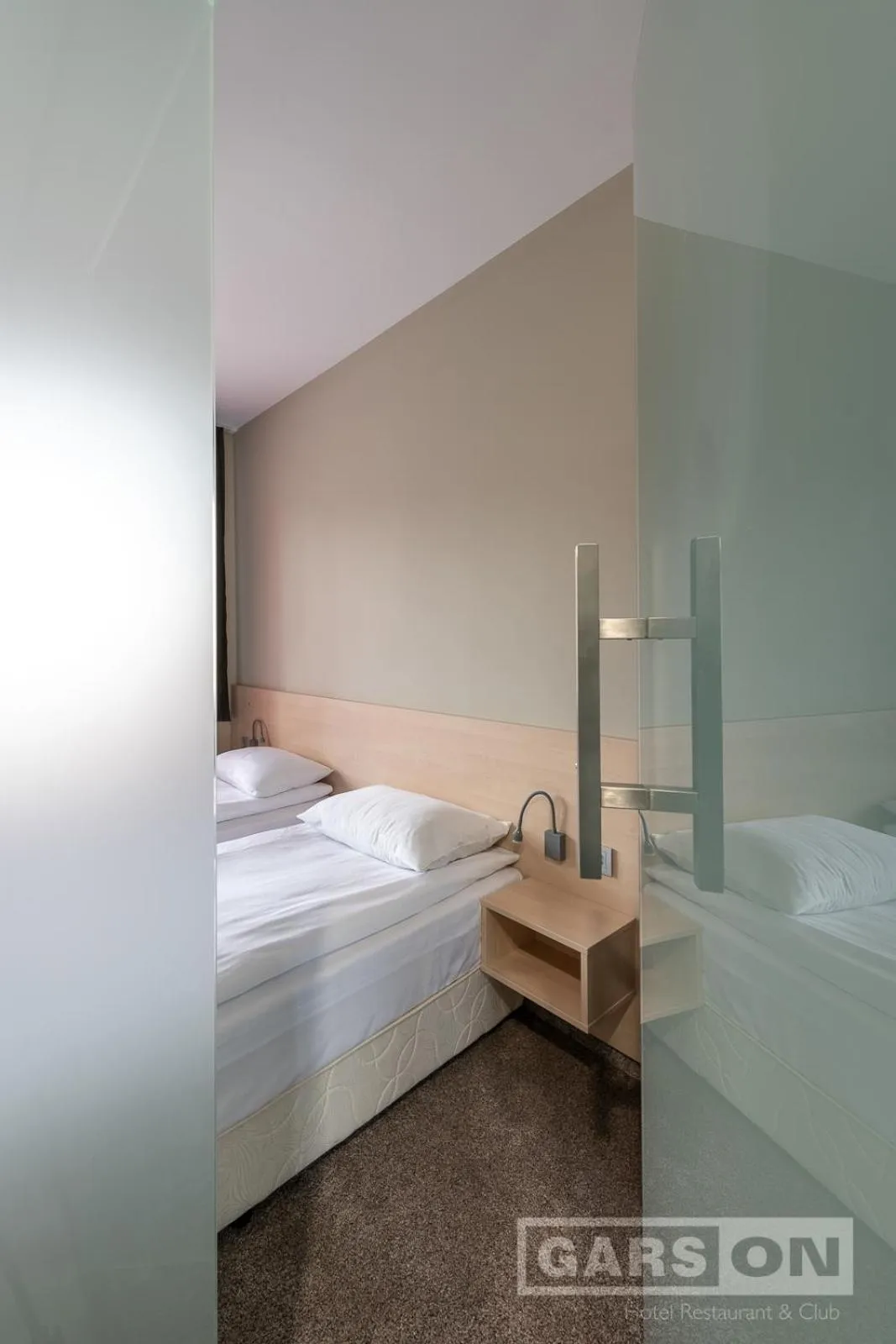 Photo of the whole room, Bed in GarsON