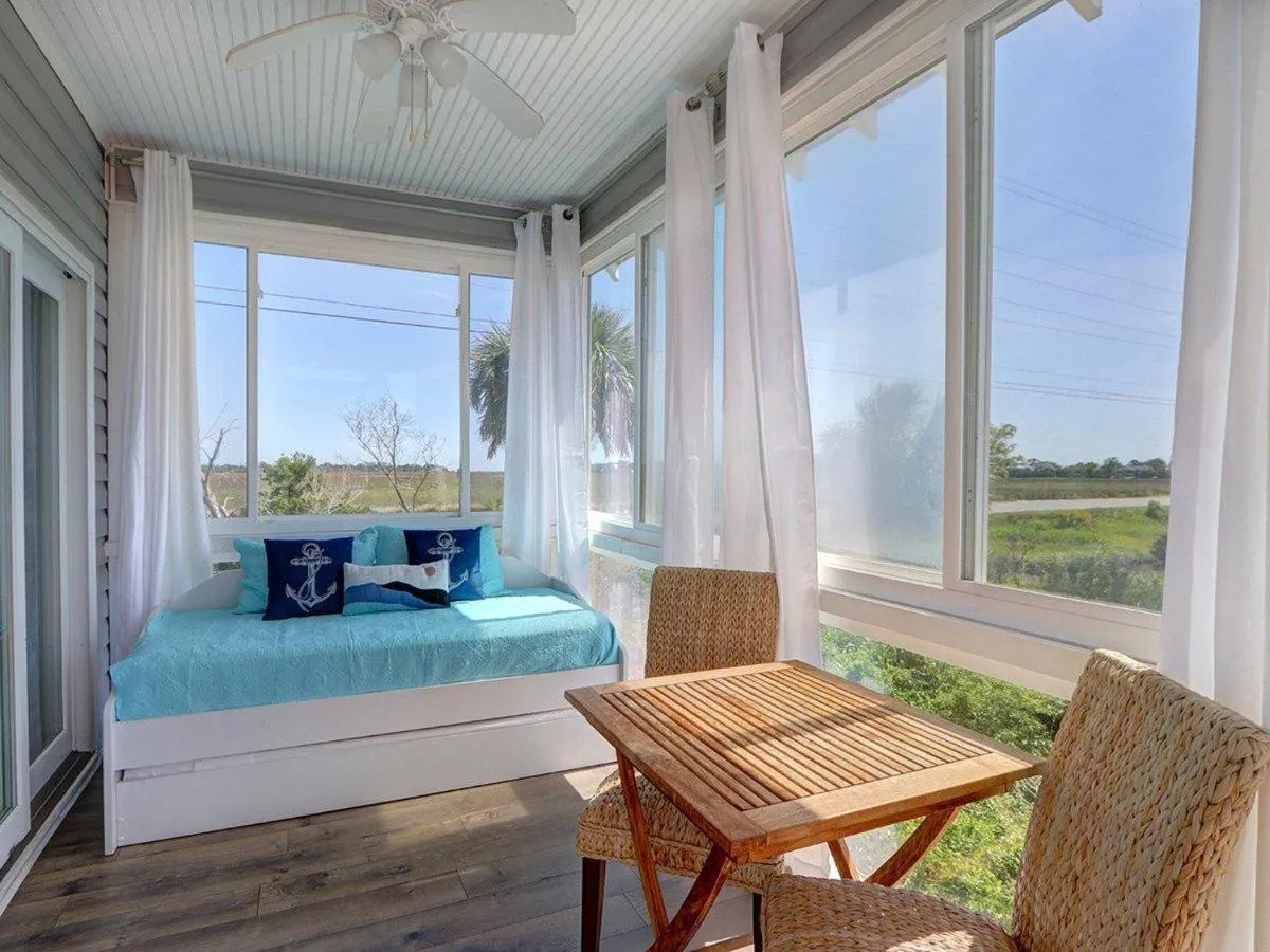 Bed in Dolphin Dance