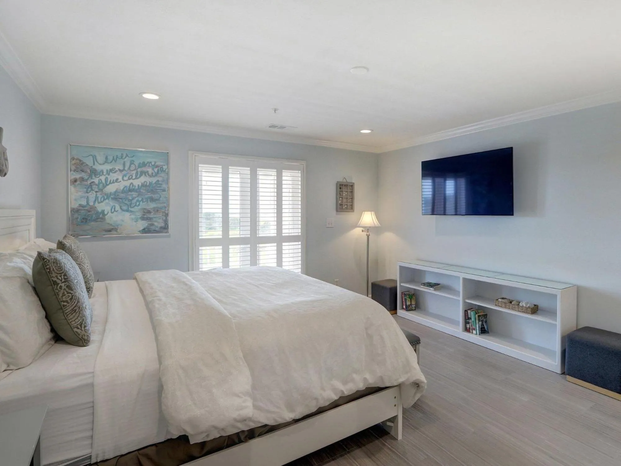 Bed in Dolphin Dance