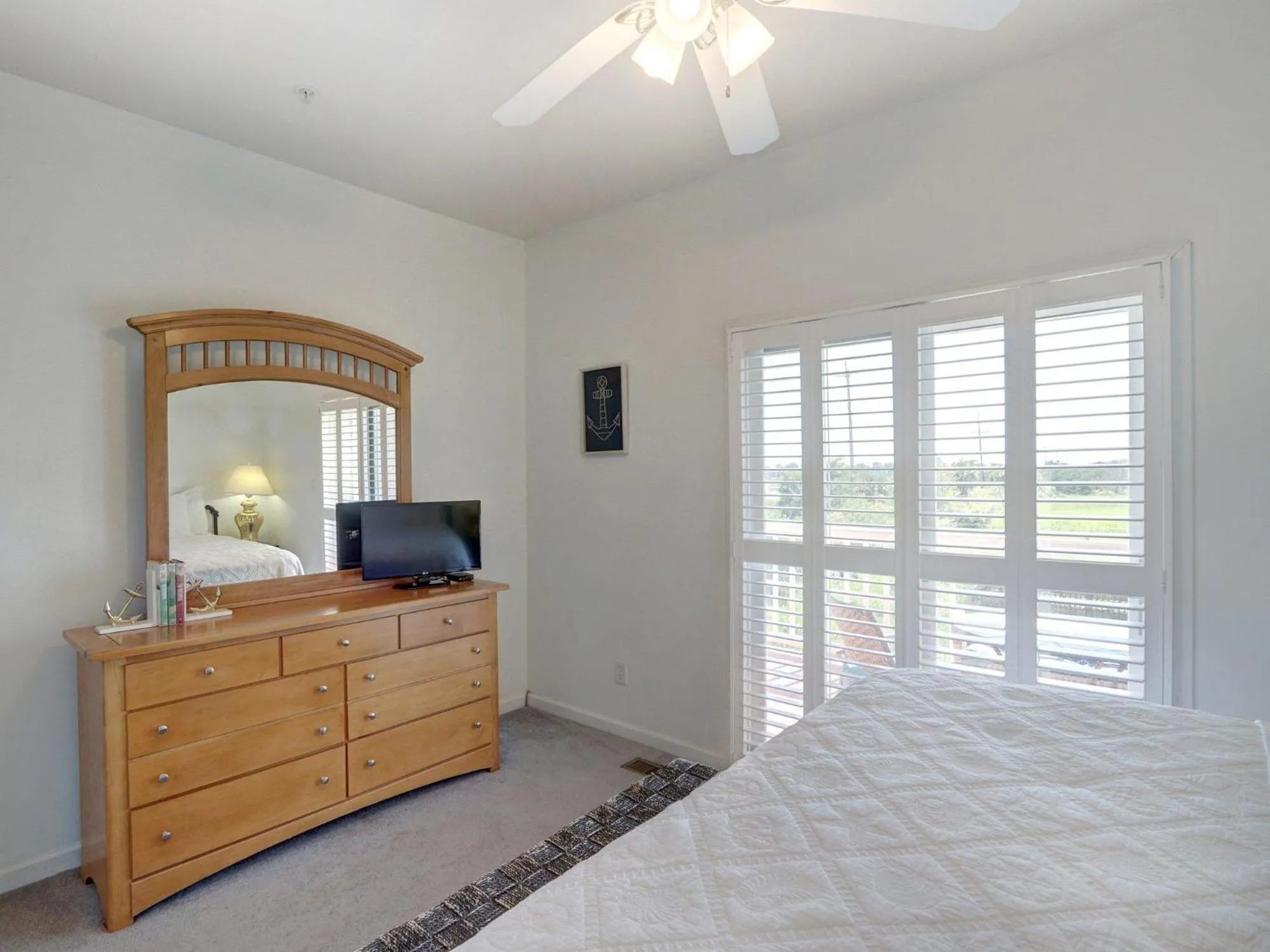 Bed in Dolphin Dance