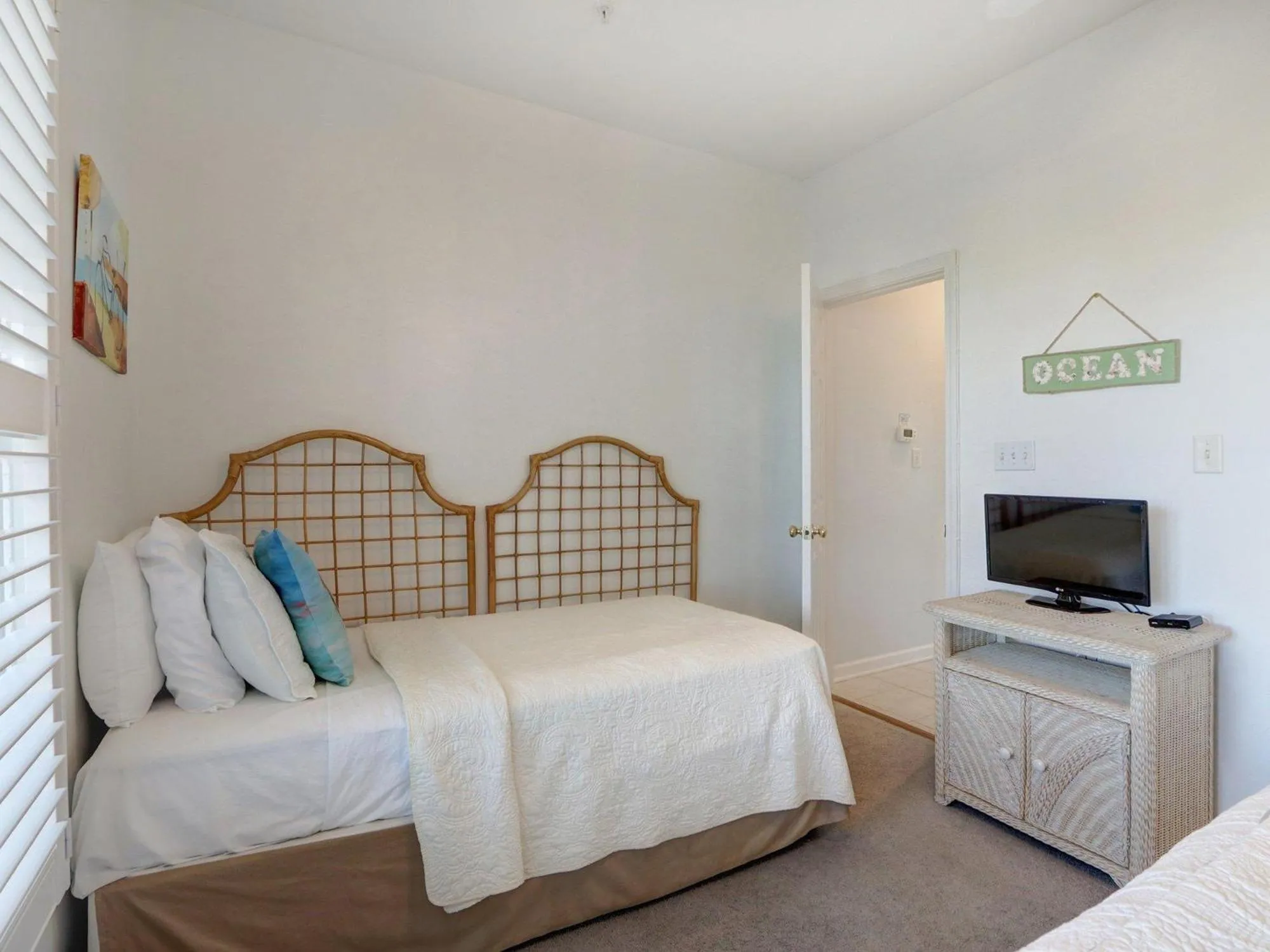 Bed in Dolphin Dance