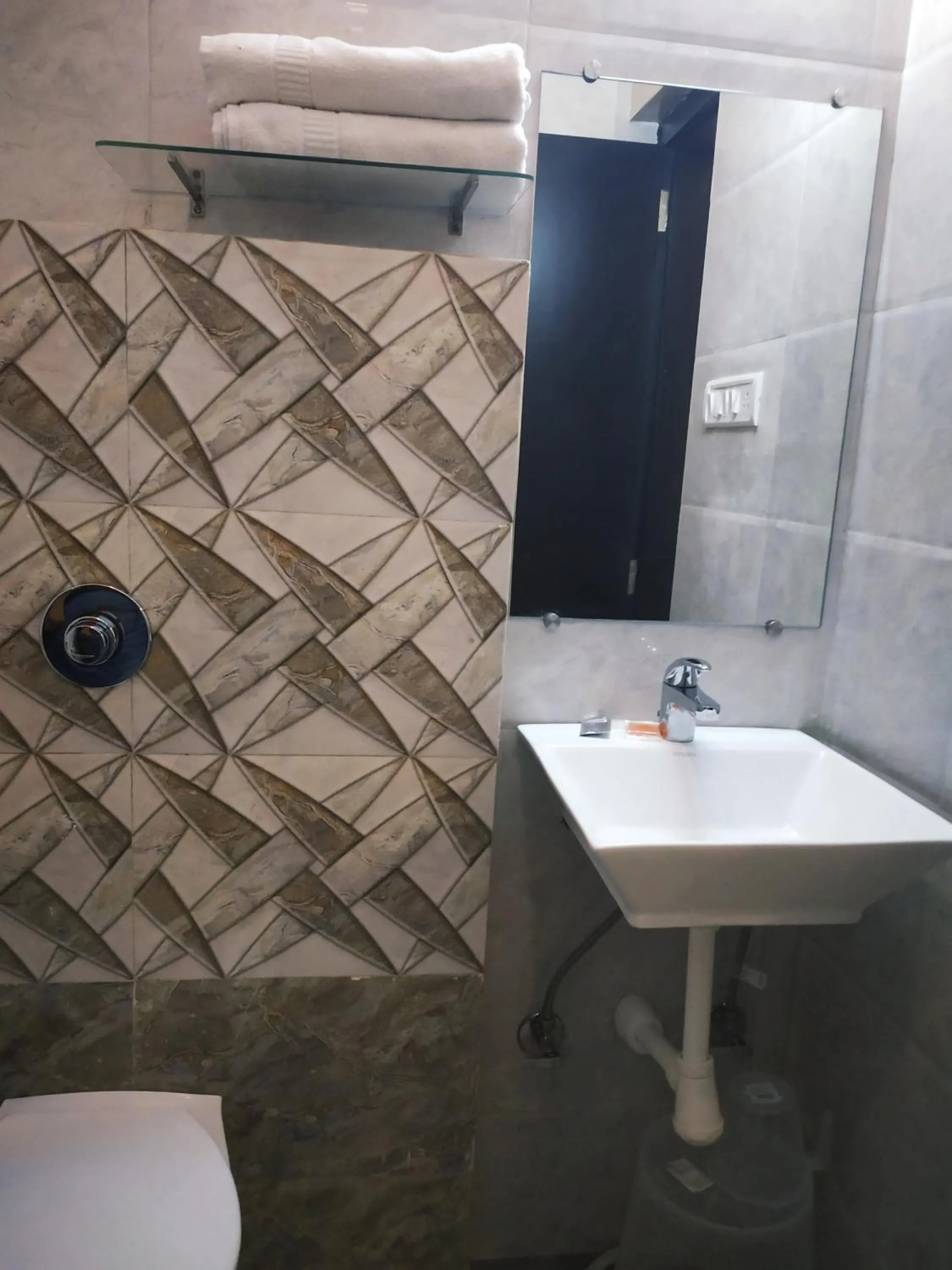 Bathroom in Hotel Suryansh