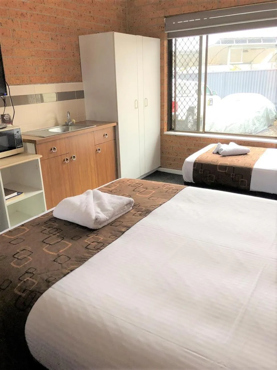 Coffee/tea facilities, Bed in Tamworth Central Motel