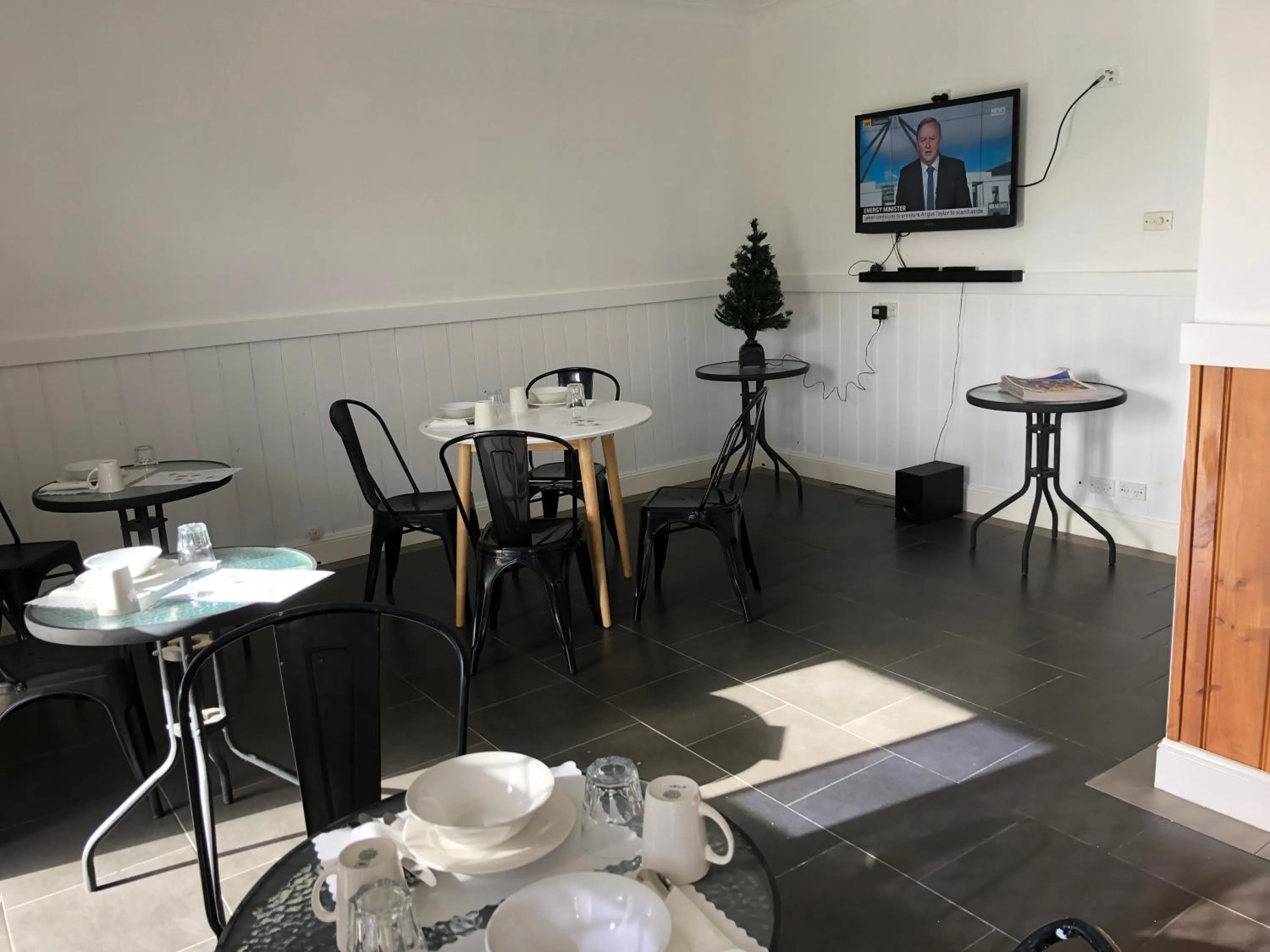 Restaurant/places to eat in Tamworth Central Motel