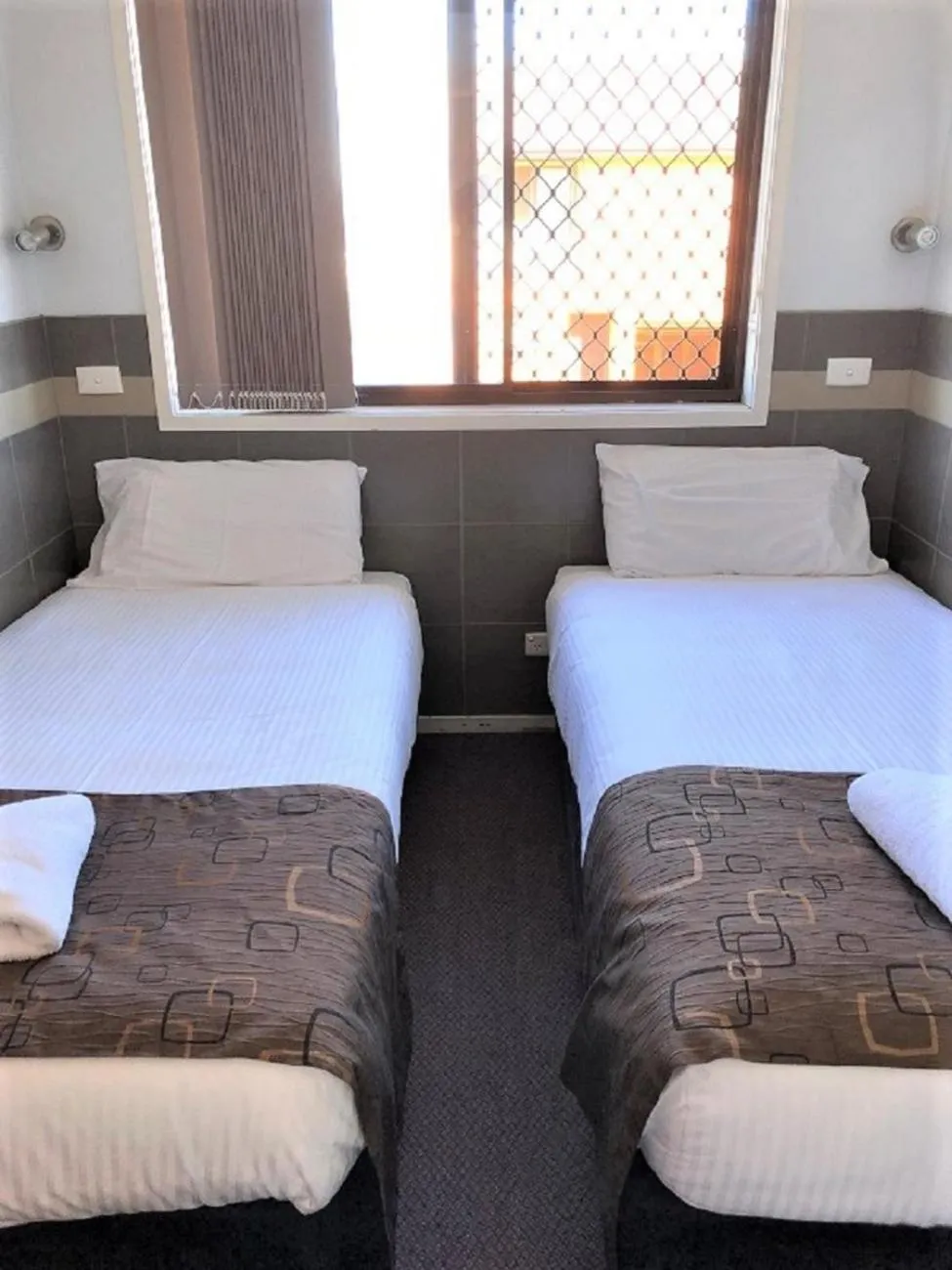 Bed in Tamworth Central Motel