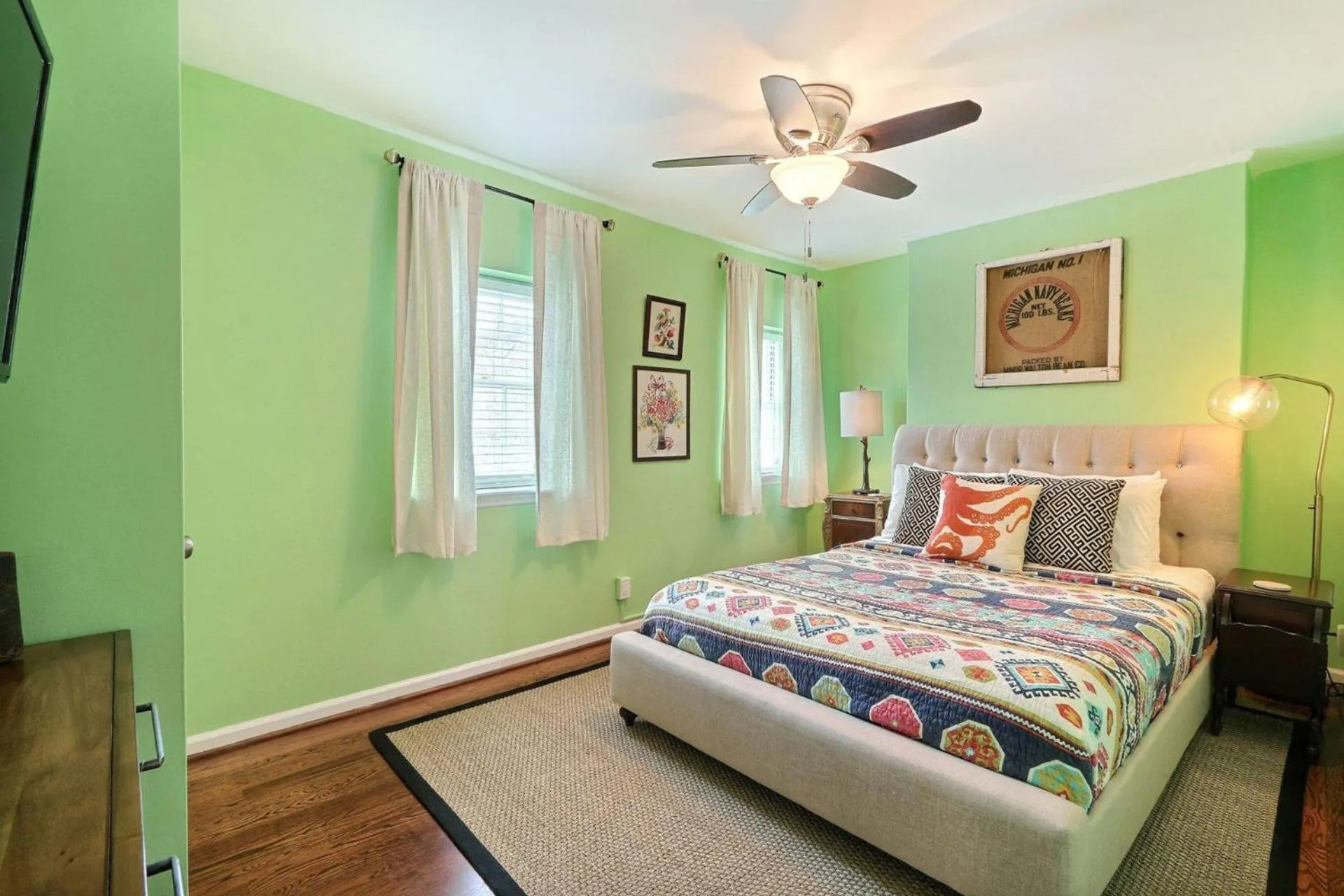 Bed in Coach`s Corner