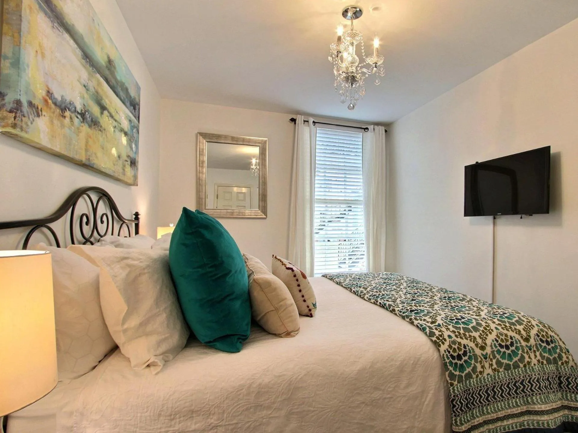 Bed in Fountain View Cottage