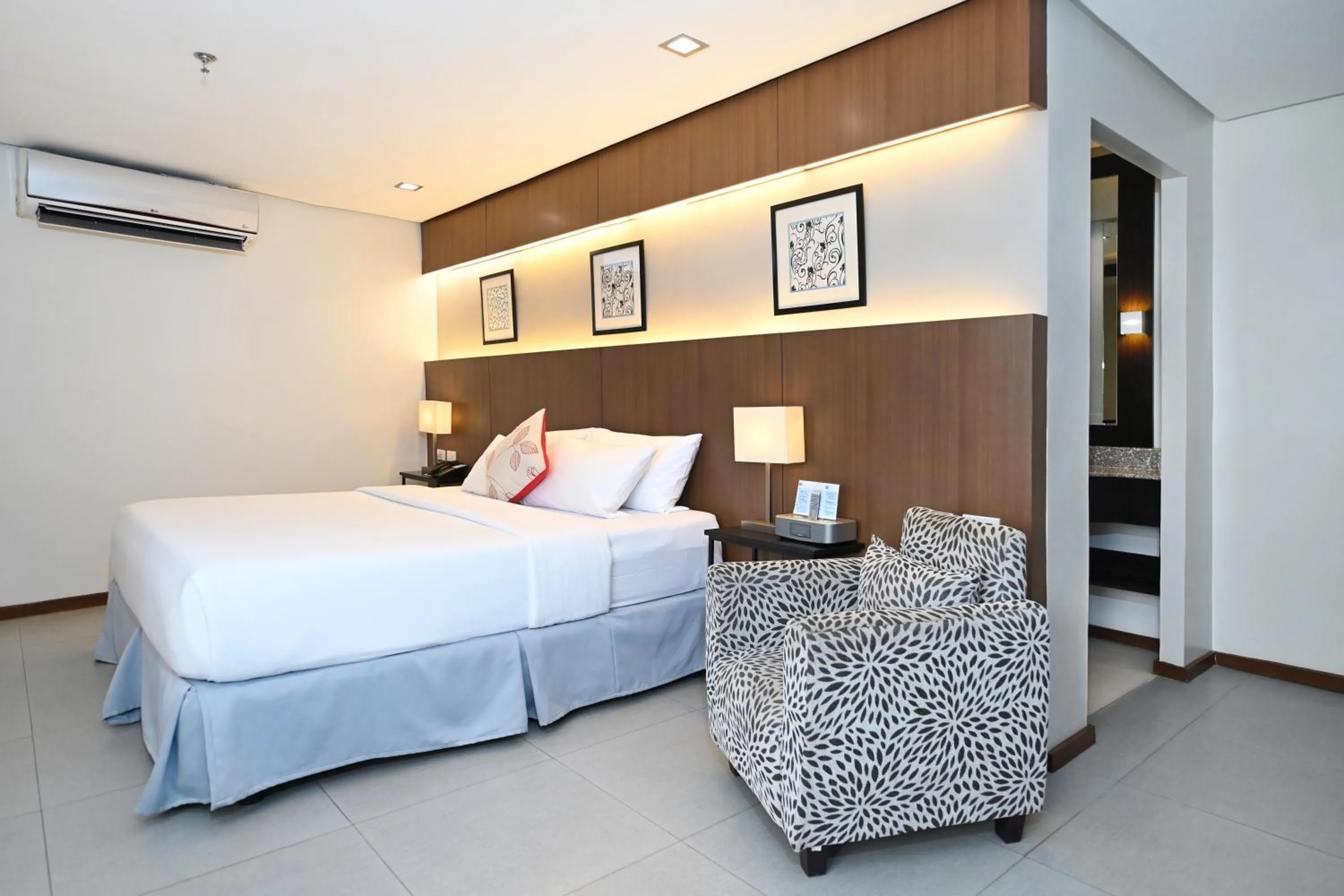 Bedroom, Bed in St Mark Hotel