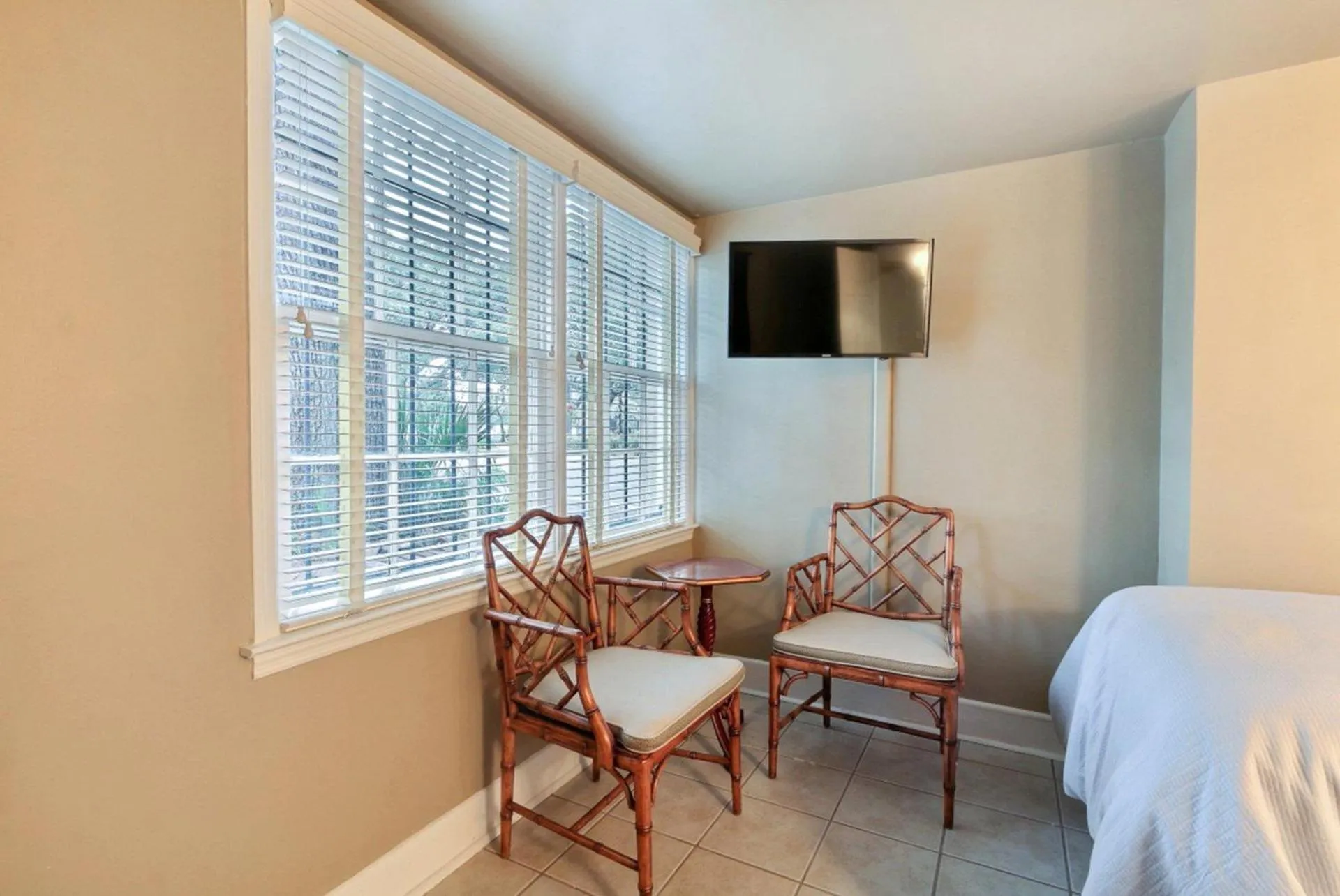 Bed in Orleans Square