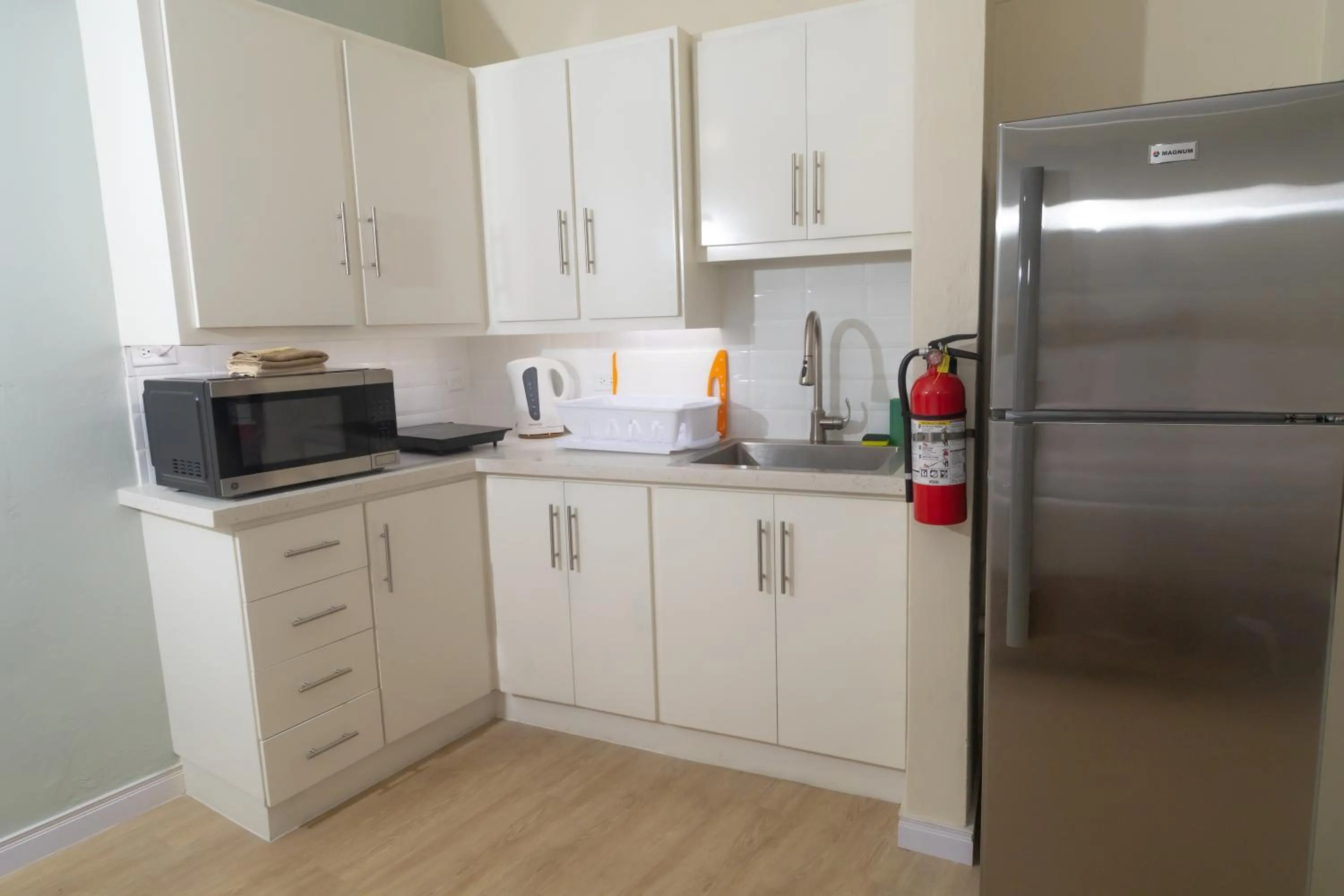 Kitchen or kitchenette in Crown Point Beach Hotel